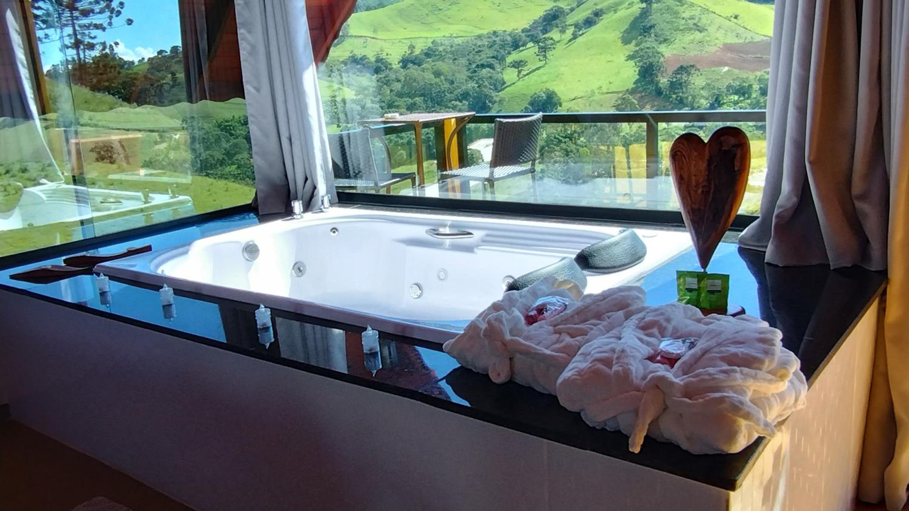 King Suite with Spa Bath photo 3
