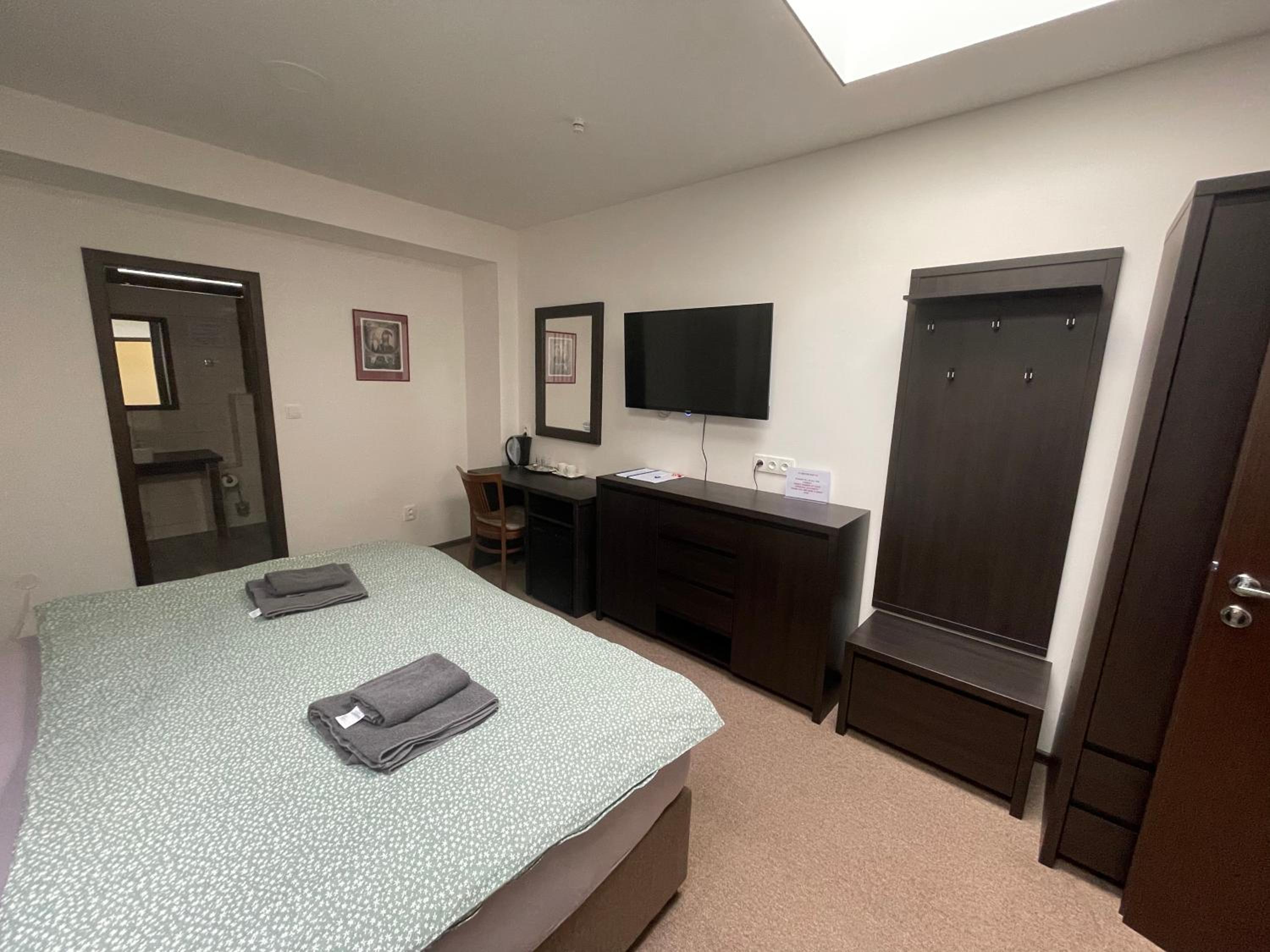 Standard Double or Twin Room photo 3