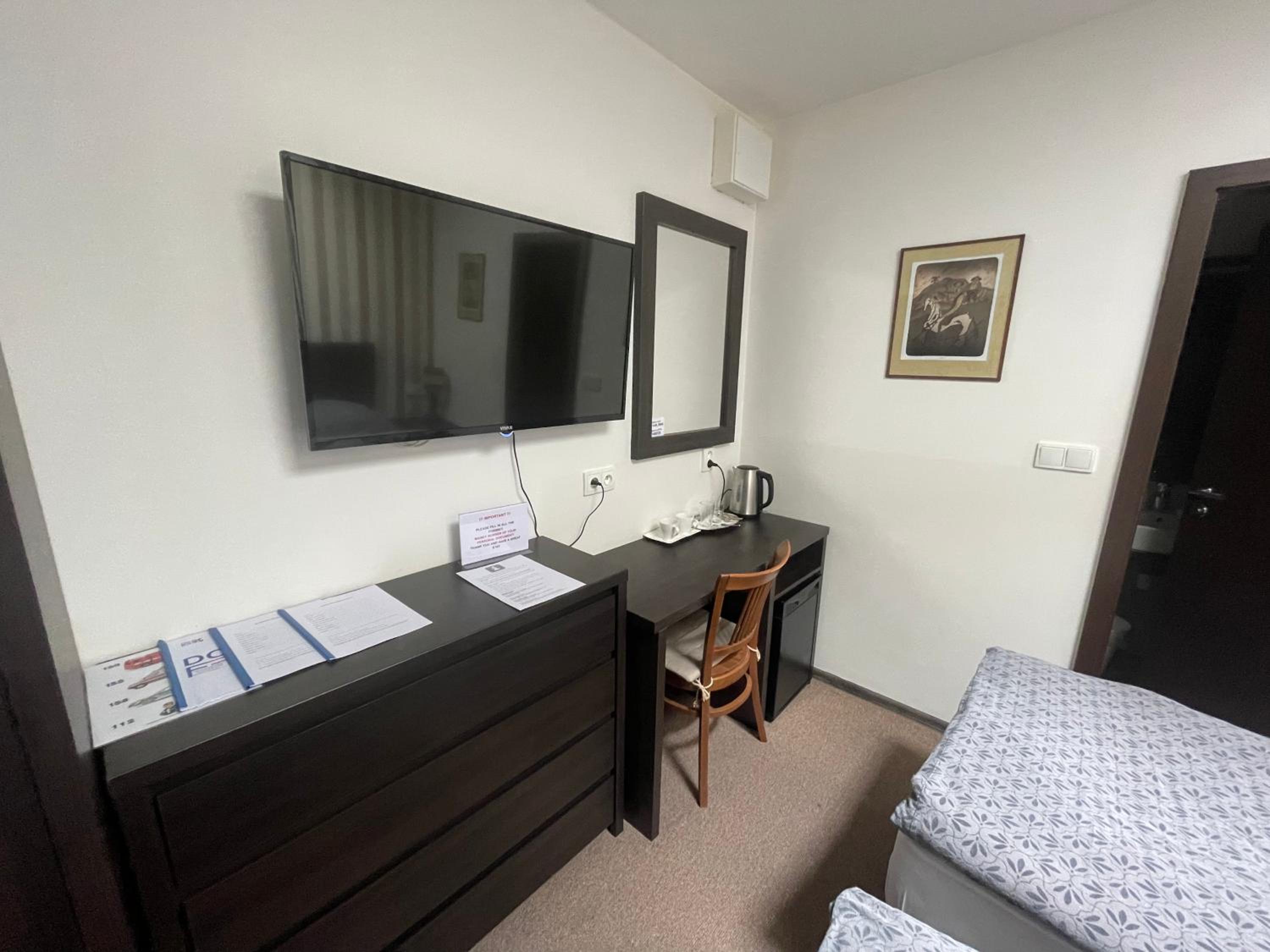 Economy Double or Twin Room photo 2