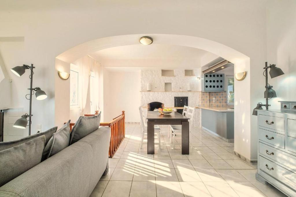 Three-Bedroom Villa photo 3