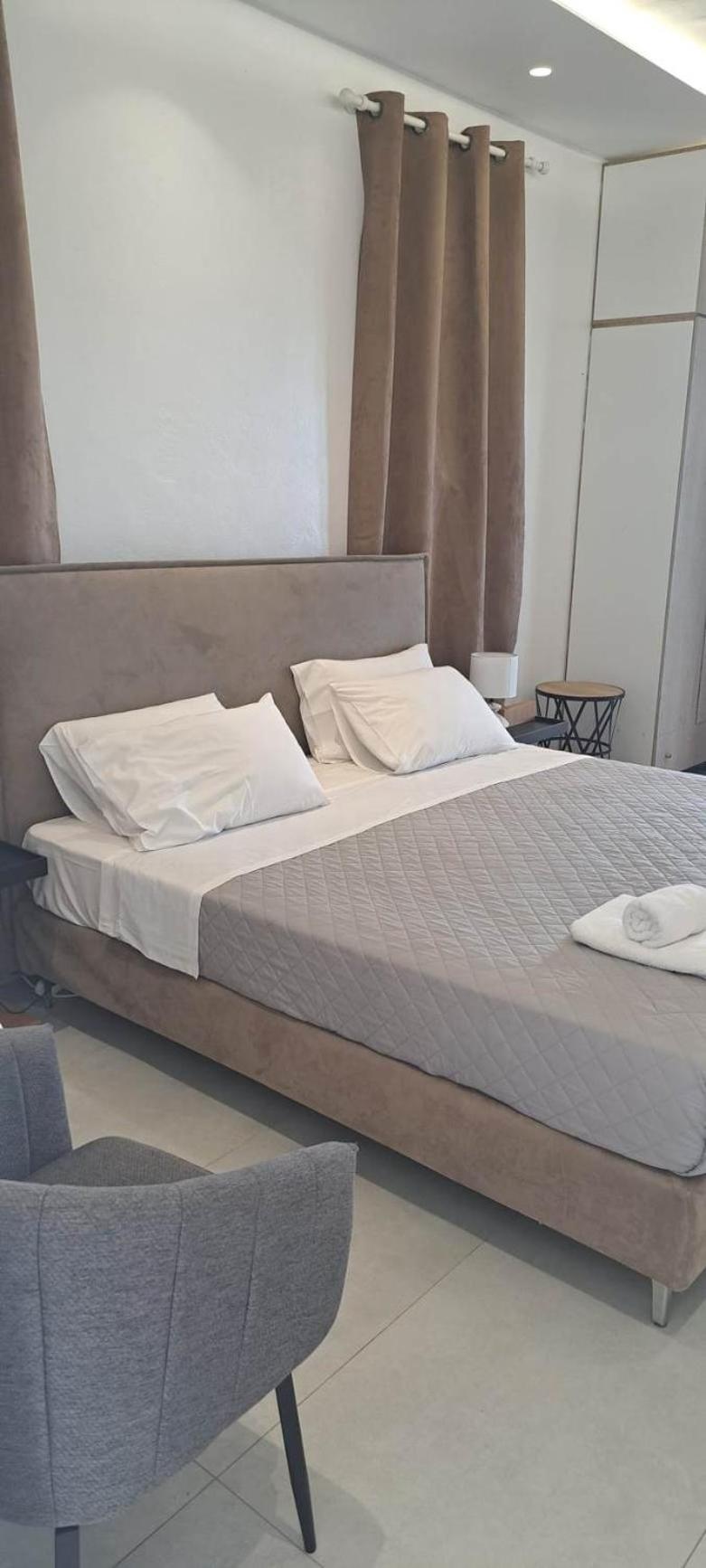 Queen Room with Spa Bath