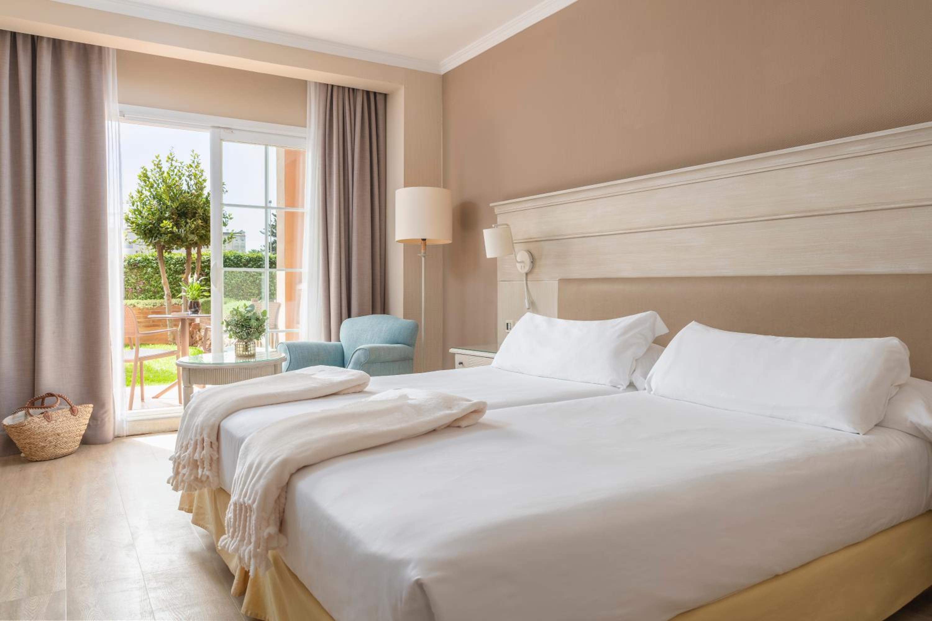 Double Room with Garden View - Photo 1