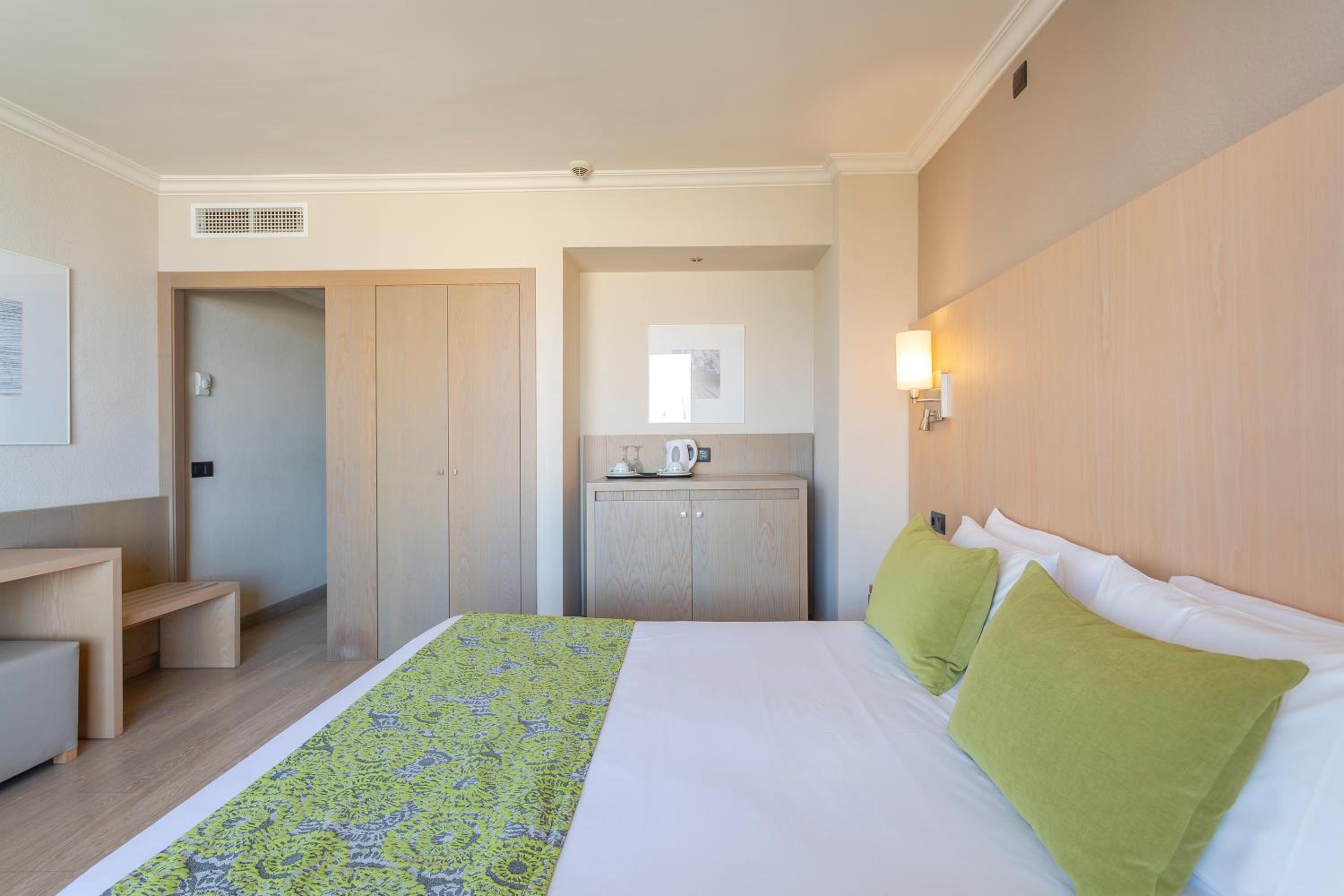 Double Room with Pool View photo 3