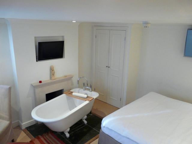 Large Double Room photo 3