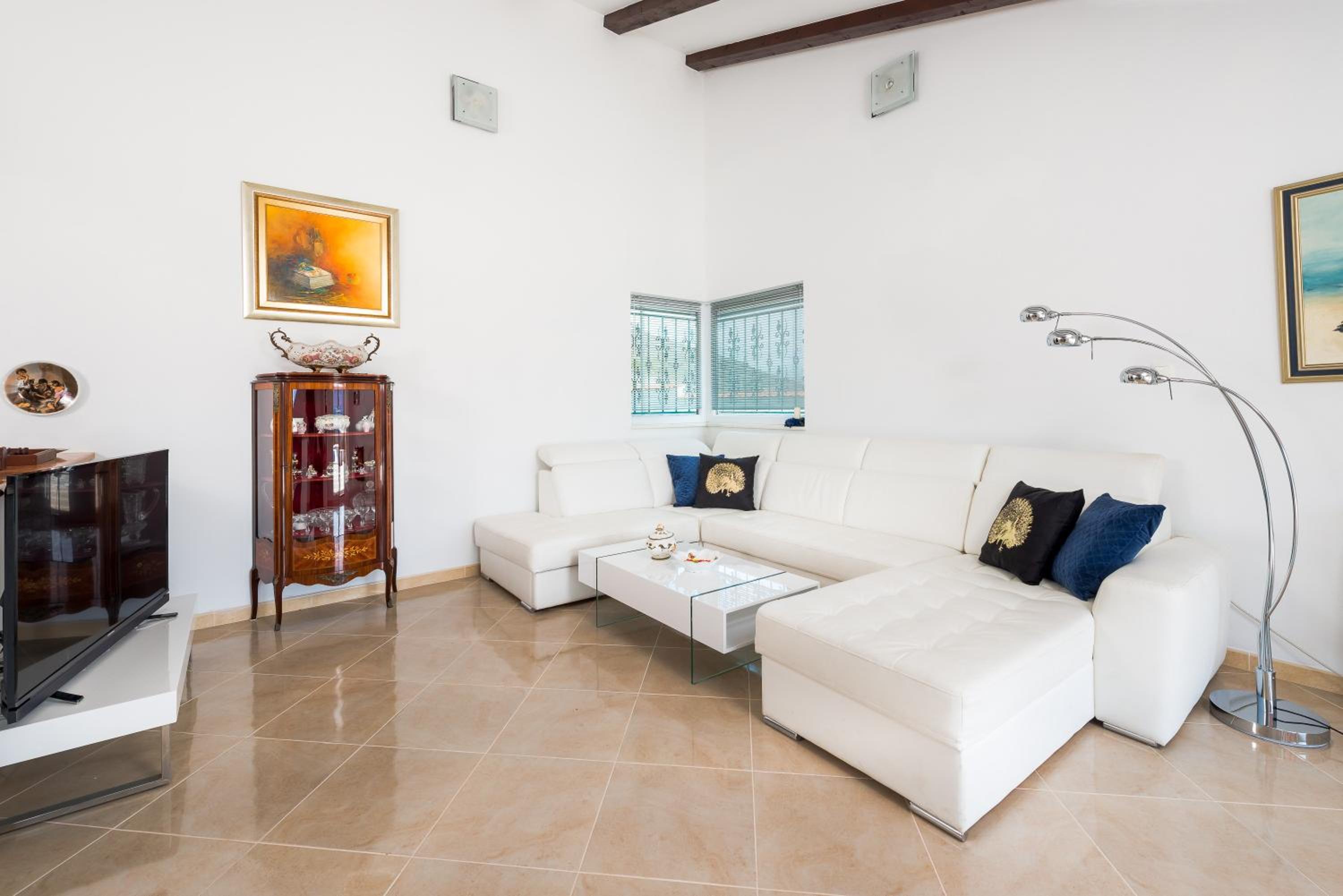 Luxury Villa with Private Pool photo 2
