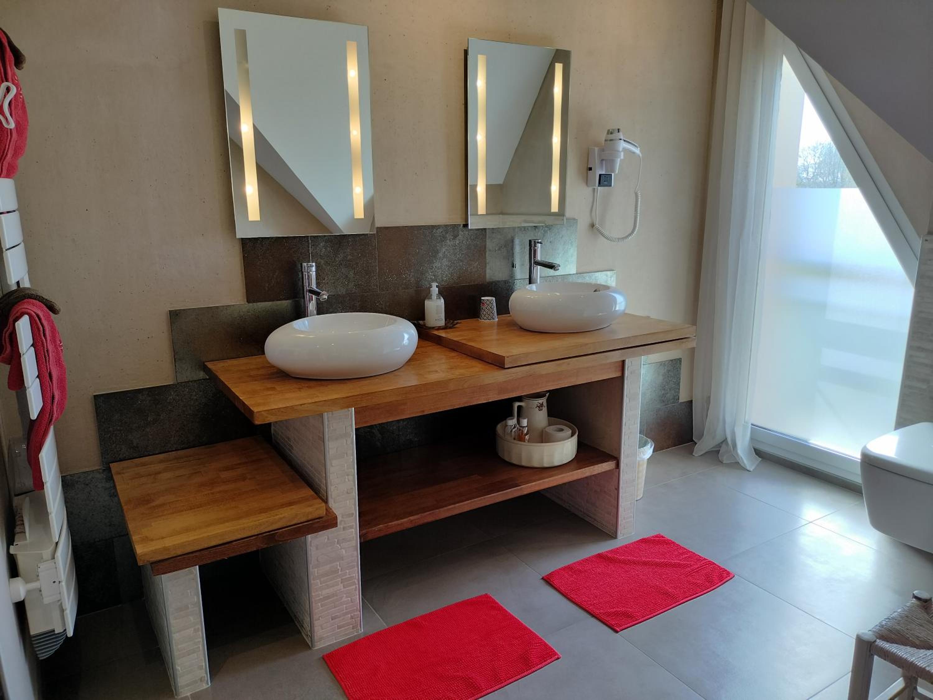Standard Double Room - Photo 11