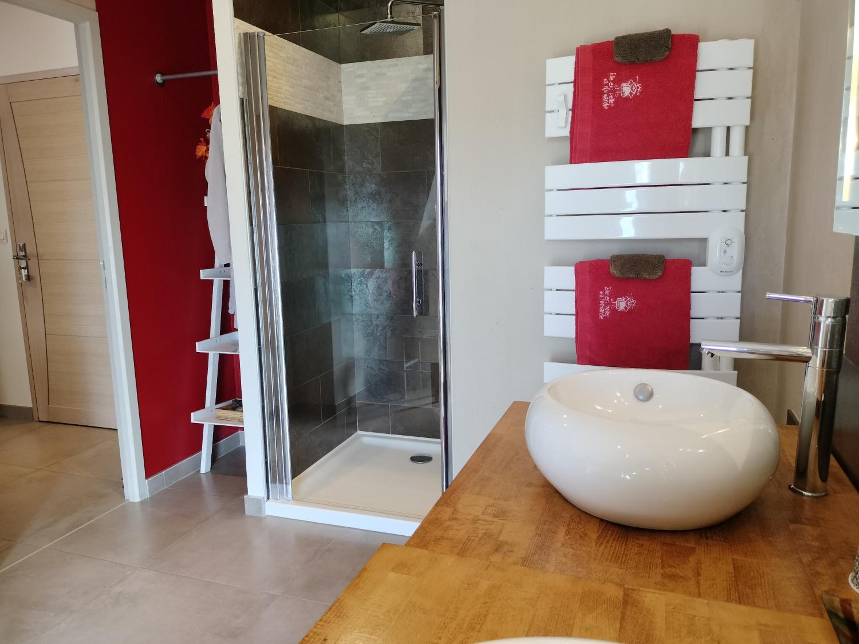Standard Double Room - Photo 12