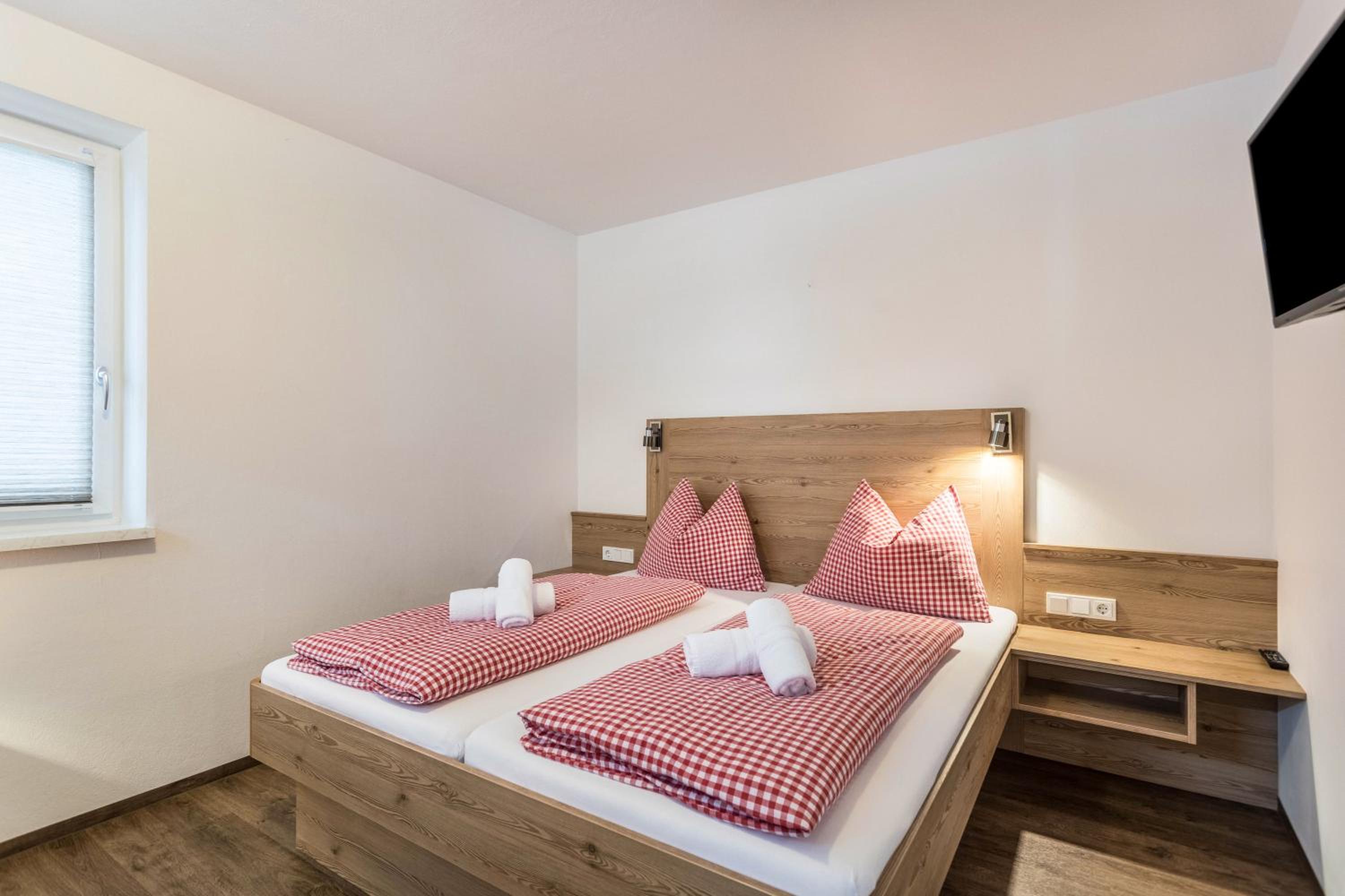 Three-Bedroom Apartment with Mountain View photo 1