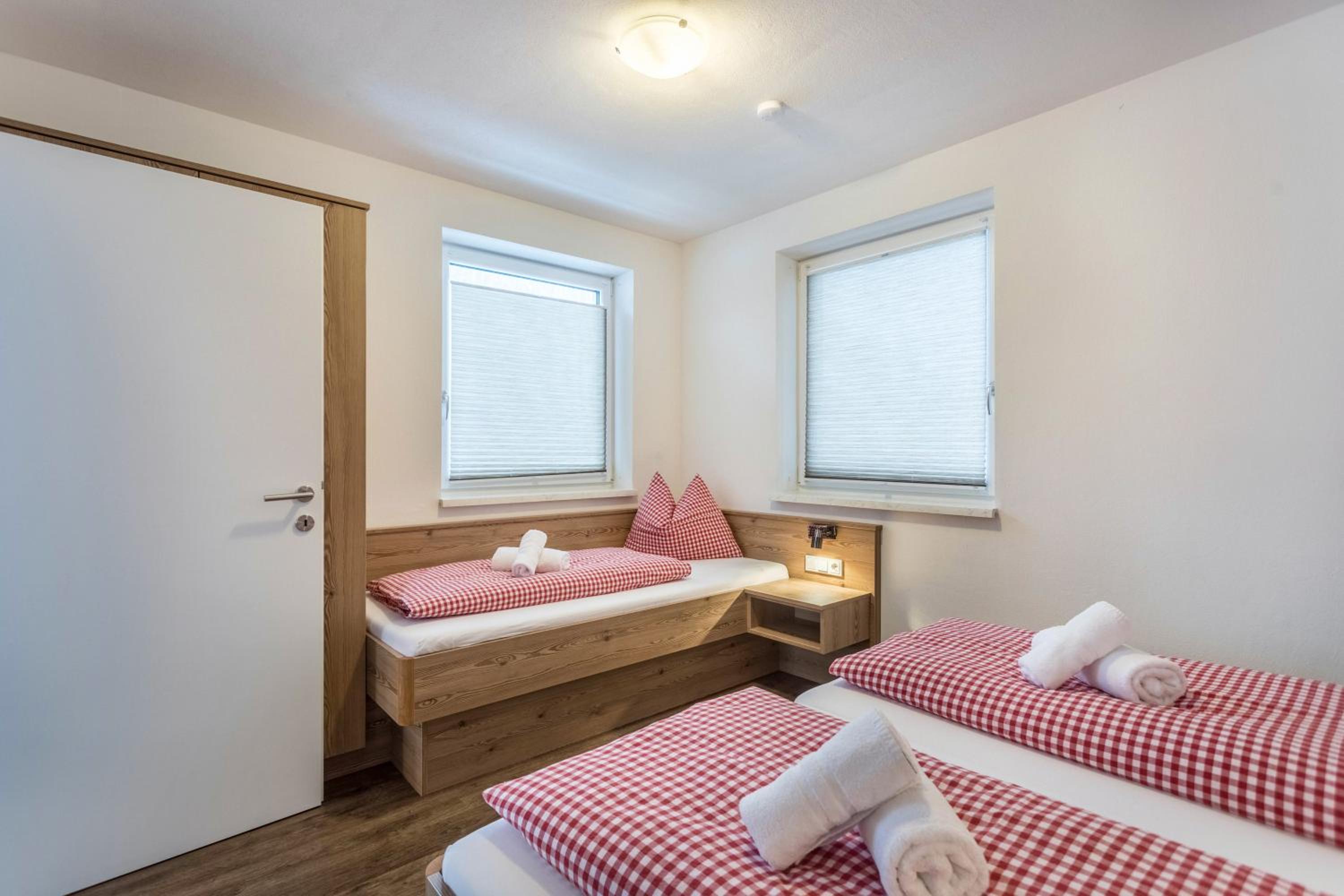Three-Bedroom Apartment with Mountain View photo 3