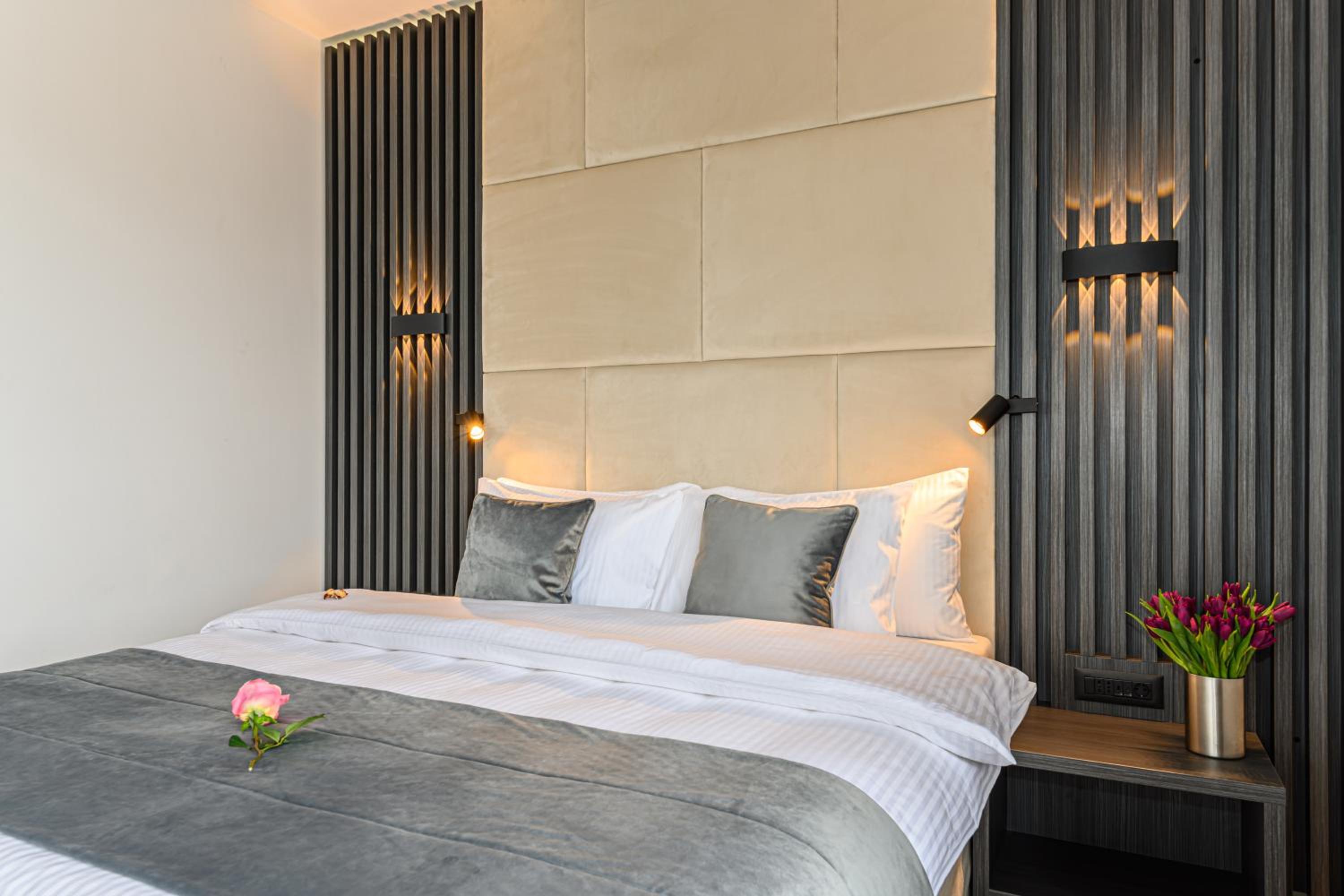 Junior Suite with Balcony - Photo 6