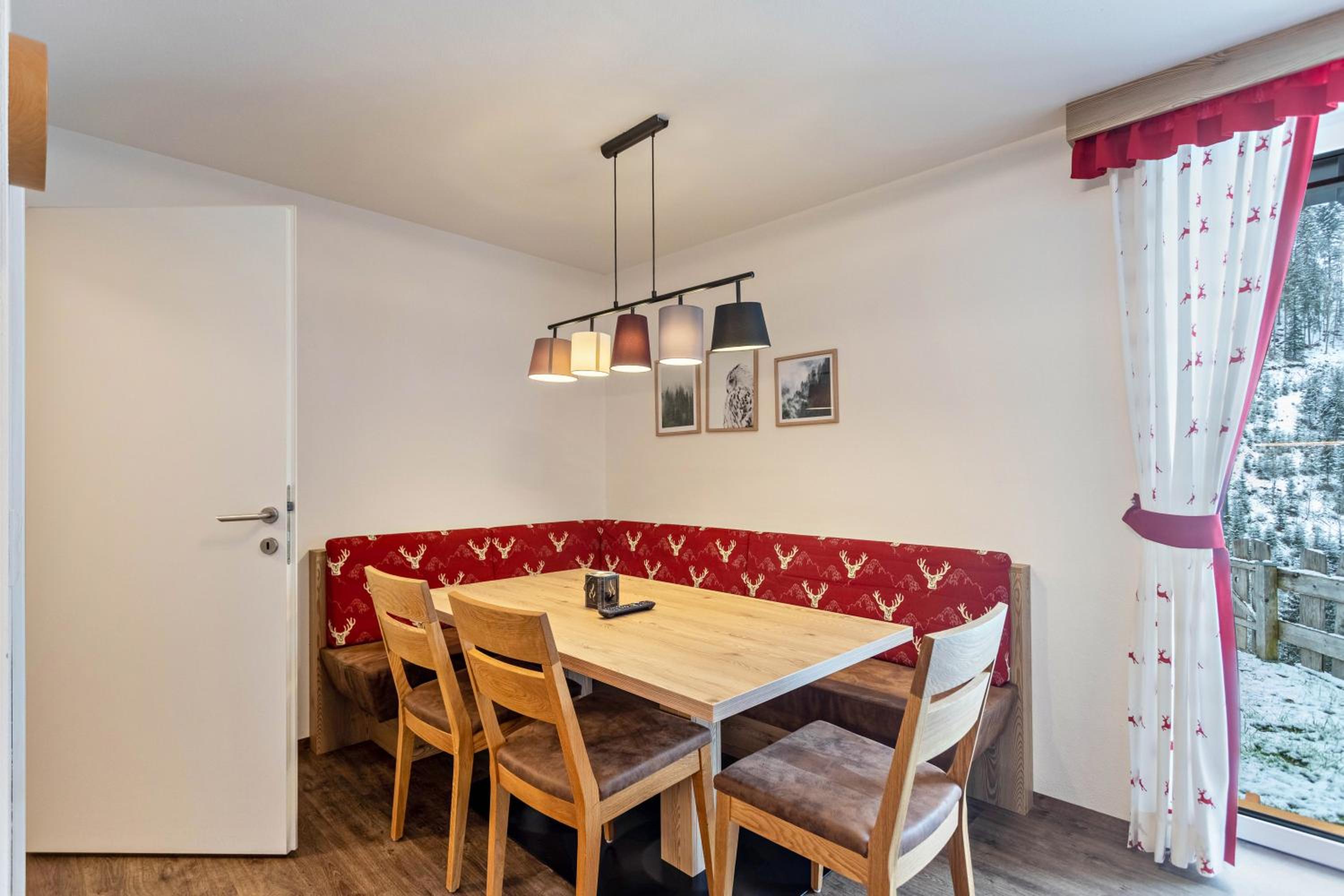 Two-Bedroom Deluxe Apartment with Garden View photo 2