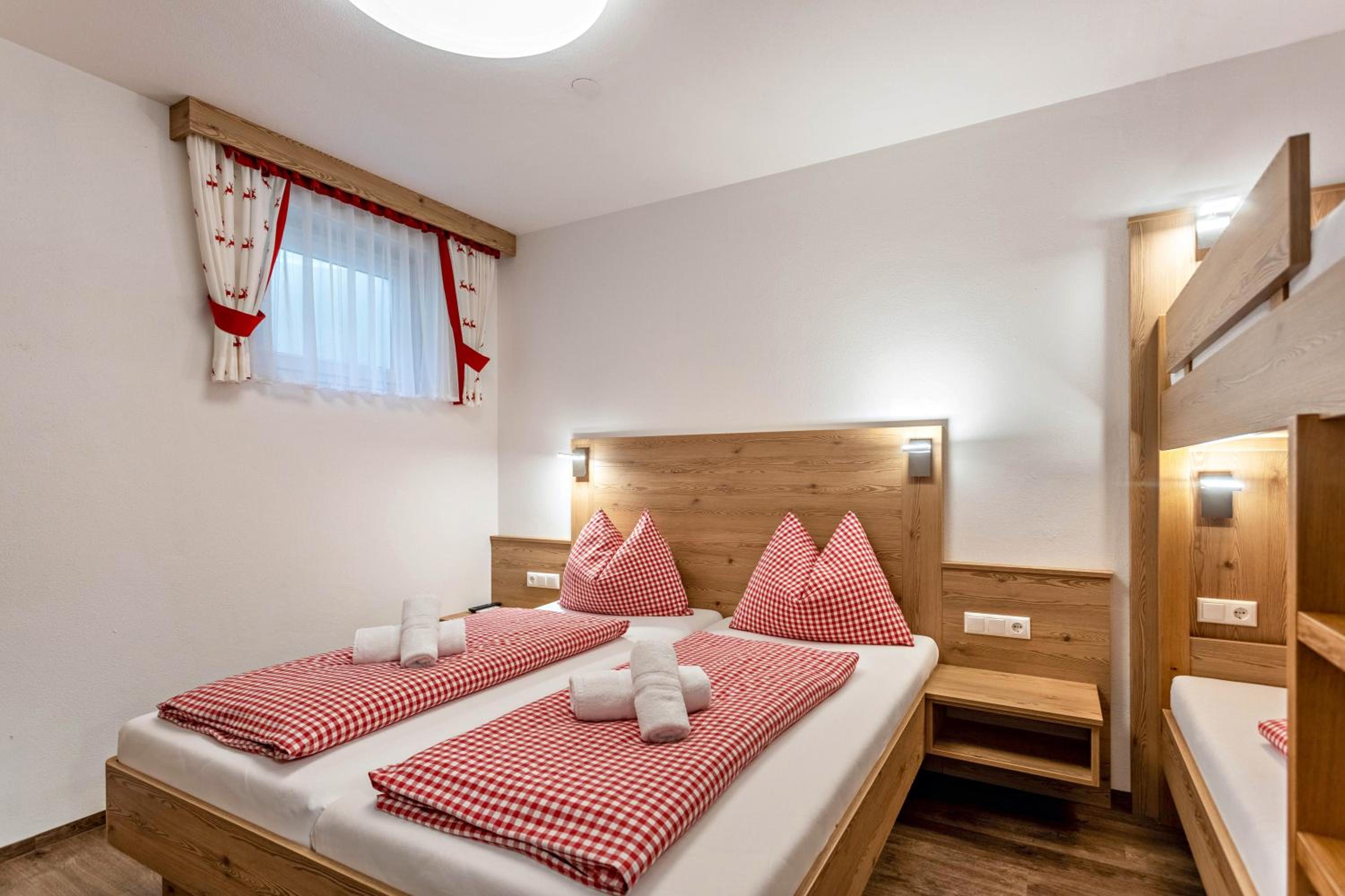 Two-Bedroom Deluxe Apartment with Garden View photo 1