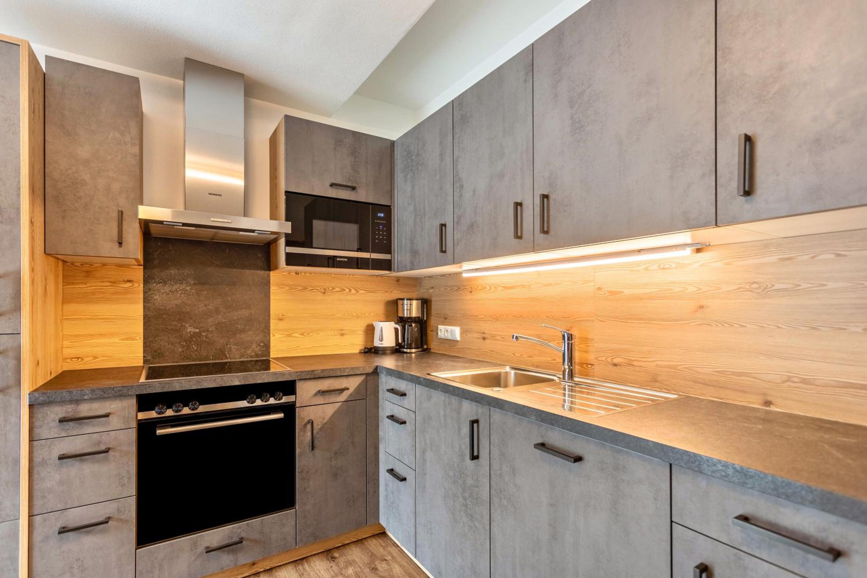 Two-Bedroom Deluxe Apartment with Garden View photo 3