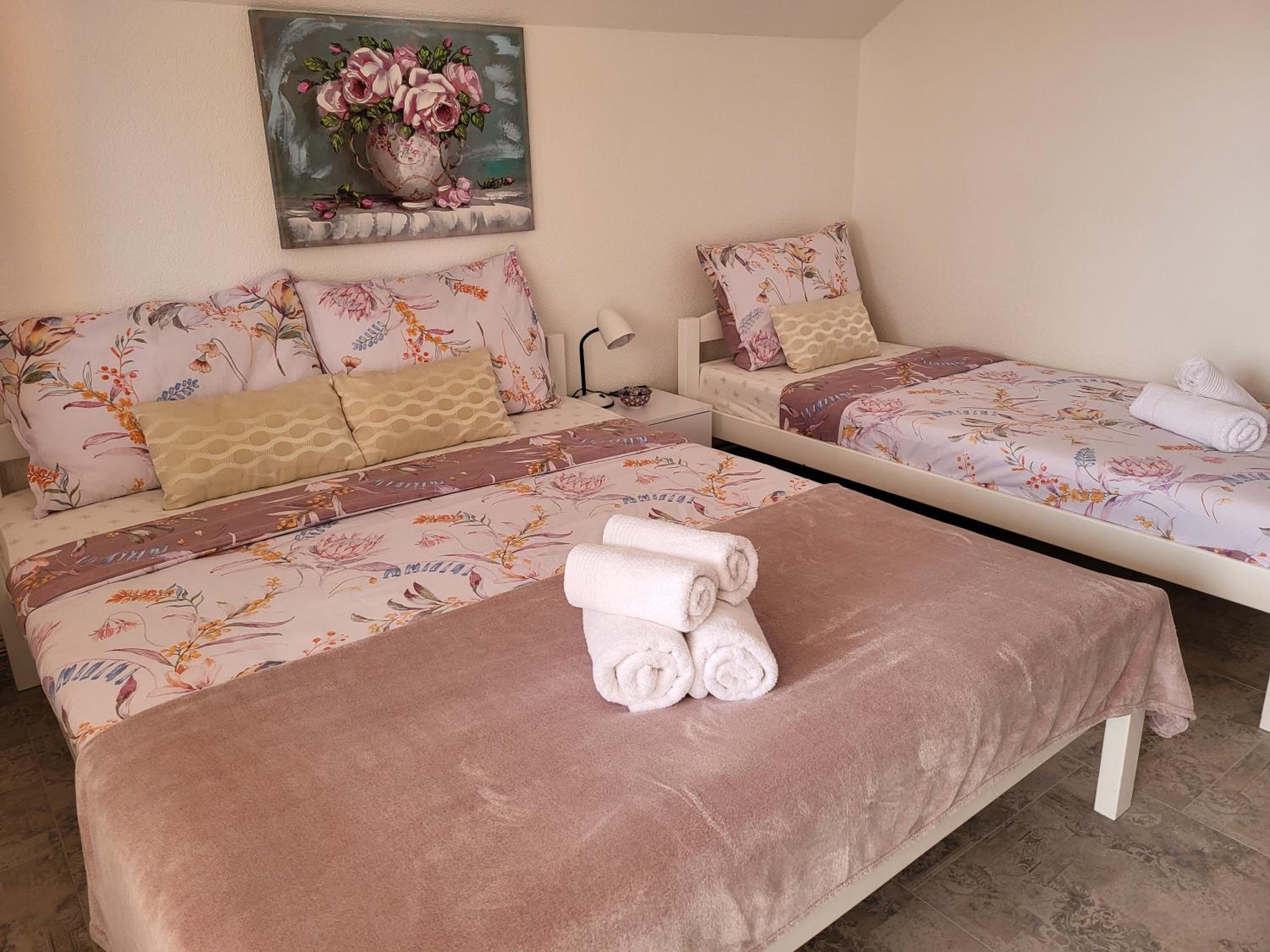 Triple Room with Balcony - Photo 5
