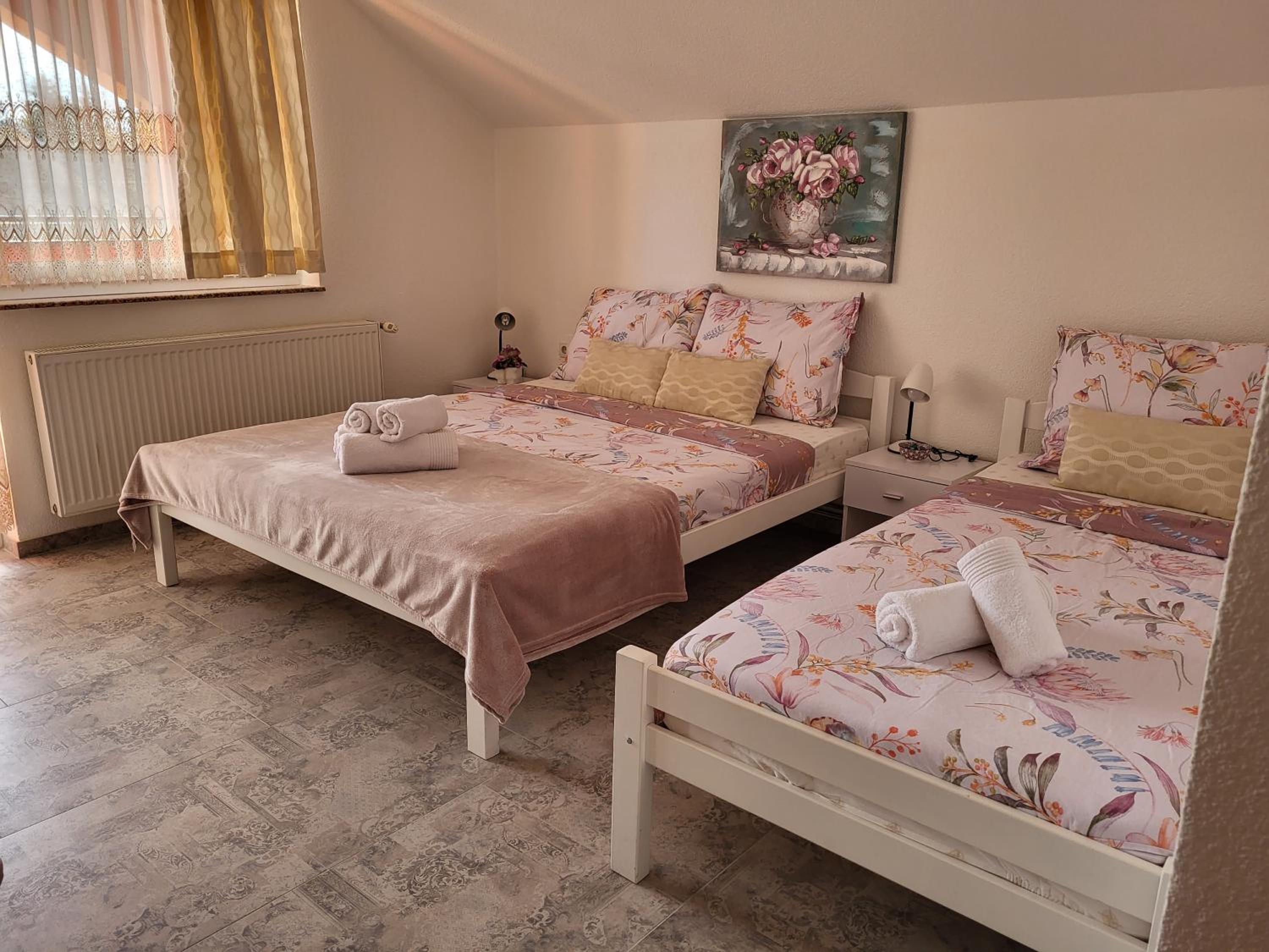 Triple Room with Balcony - Photo 7