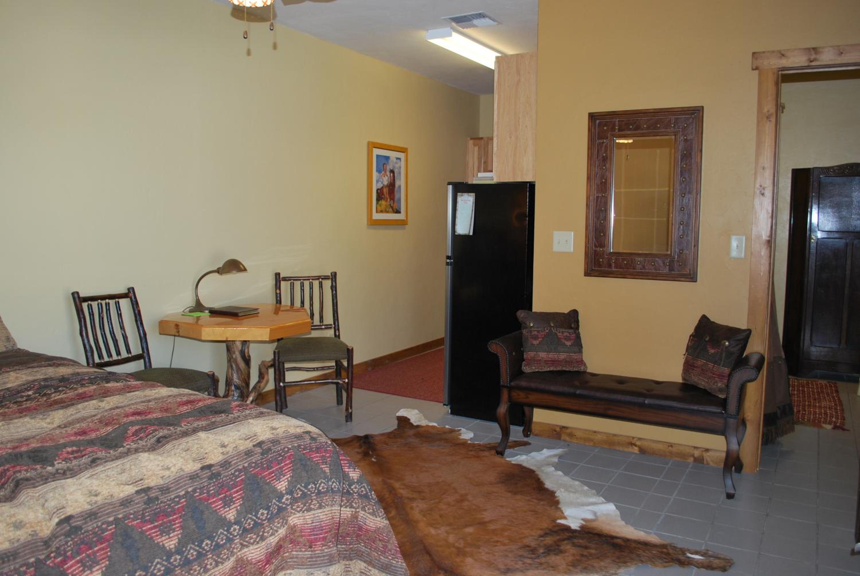 Queen Studio photo 1