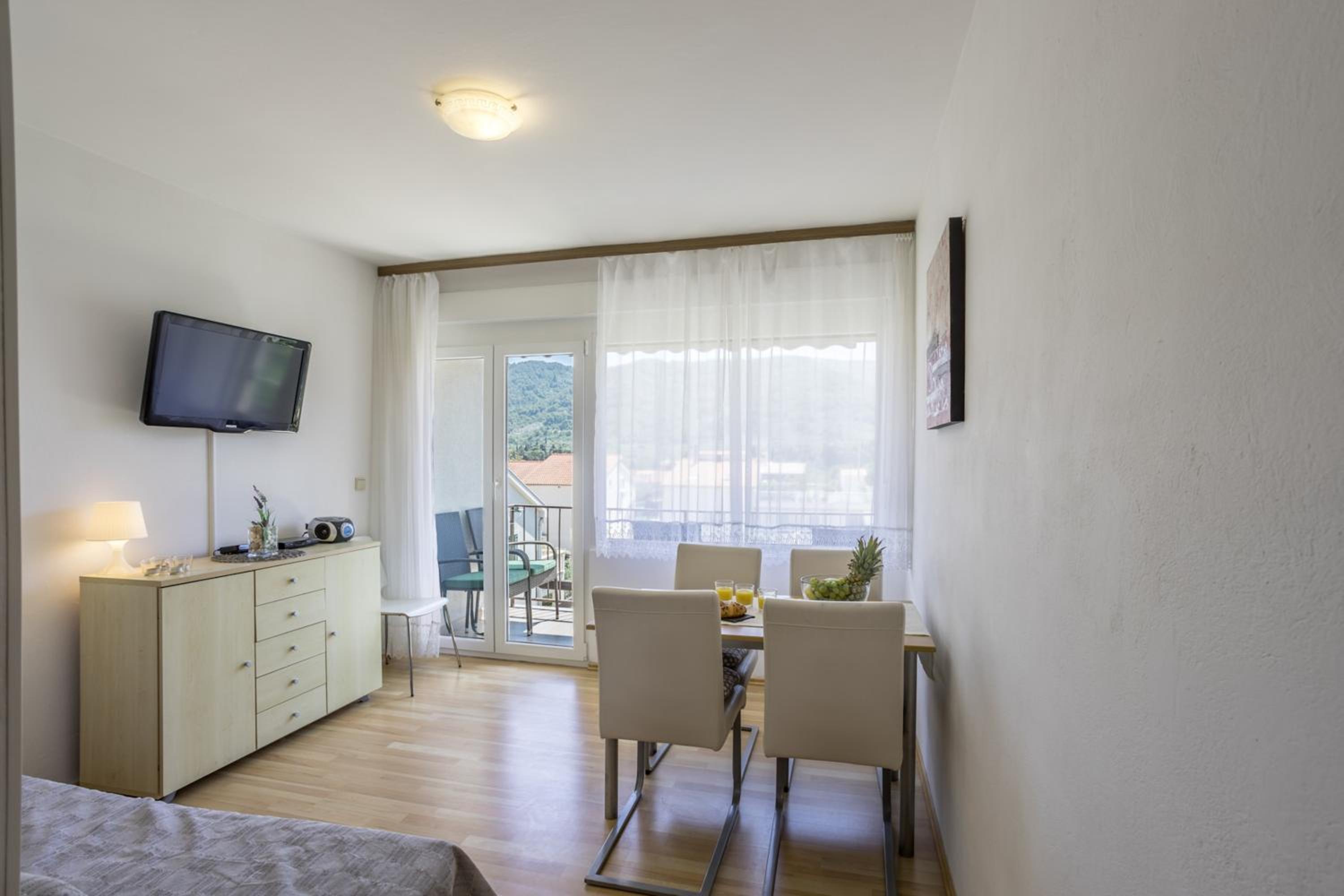 Three-Bedroom Apartment photo 2