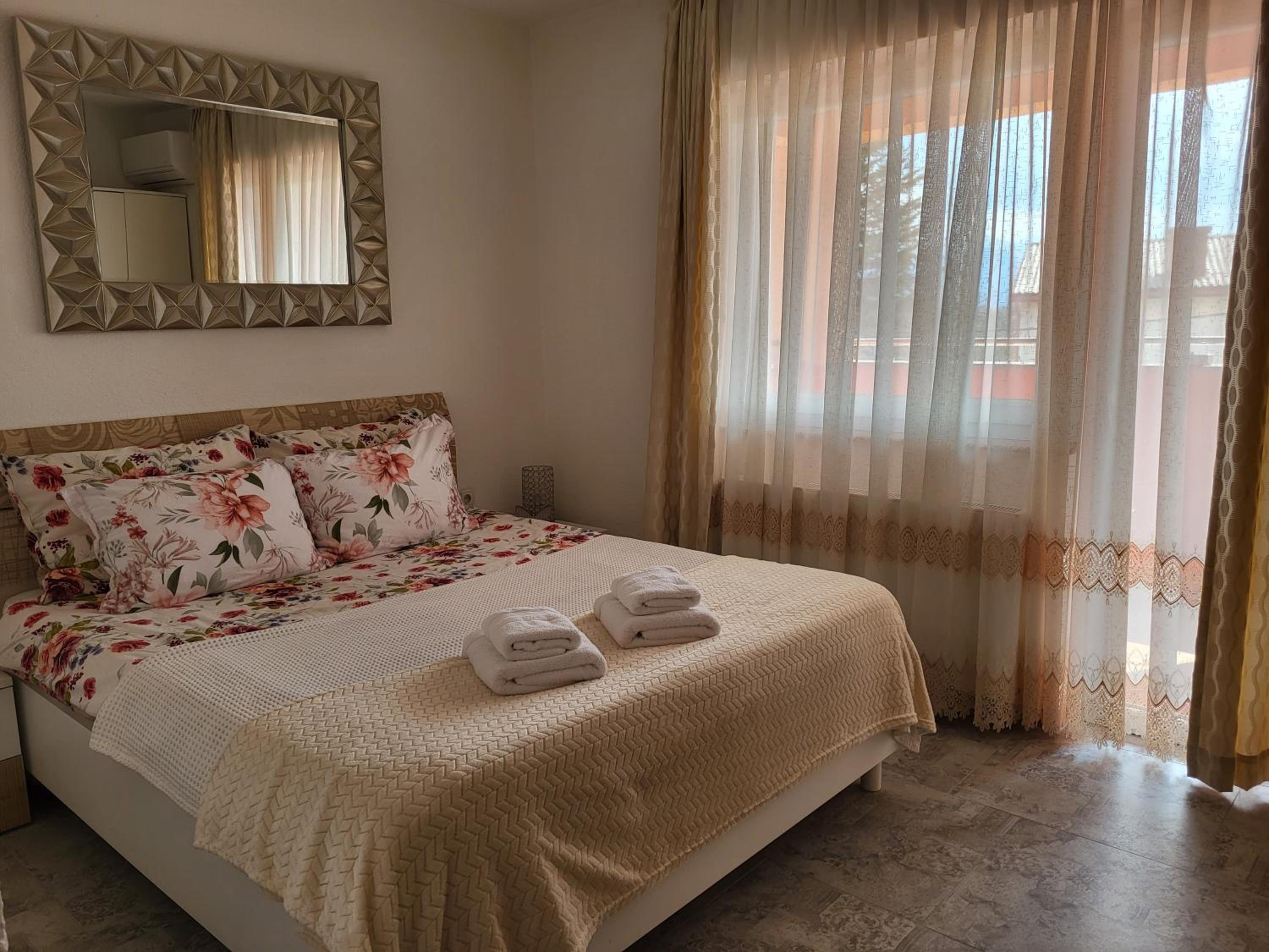 Double Room with Balcony - Photo 11