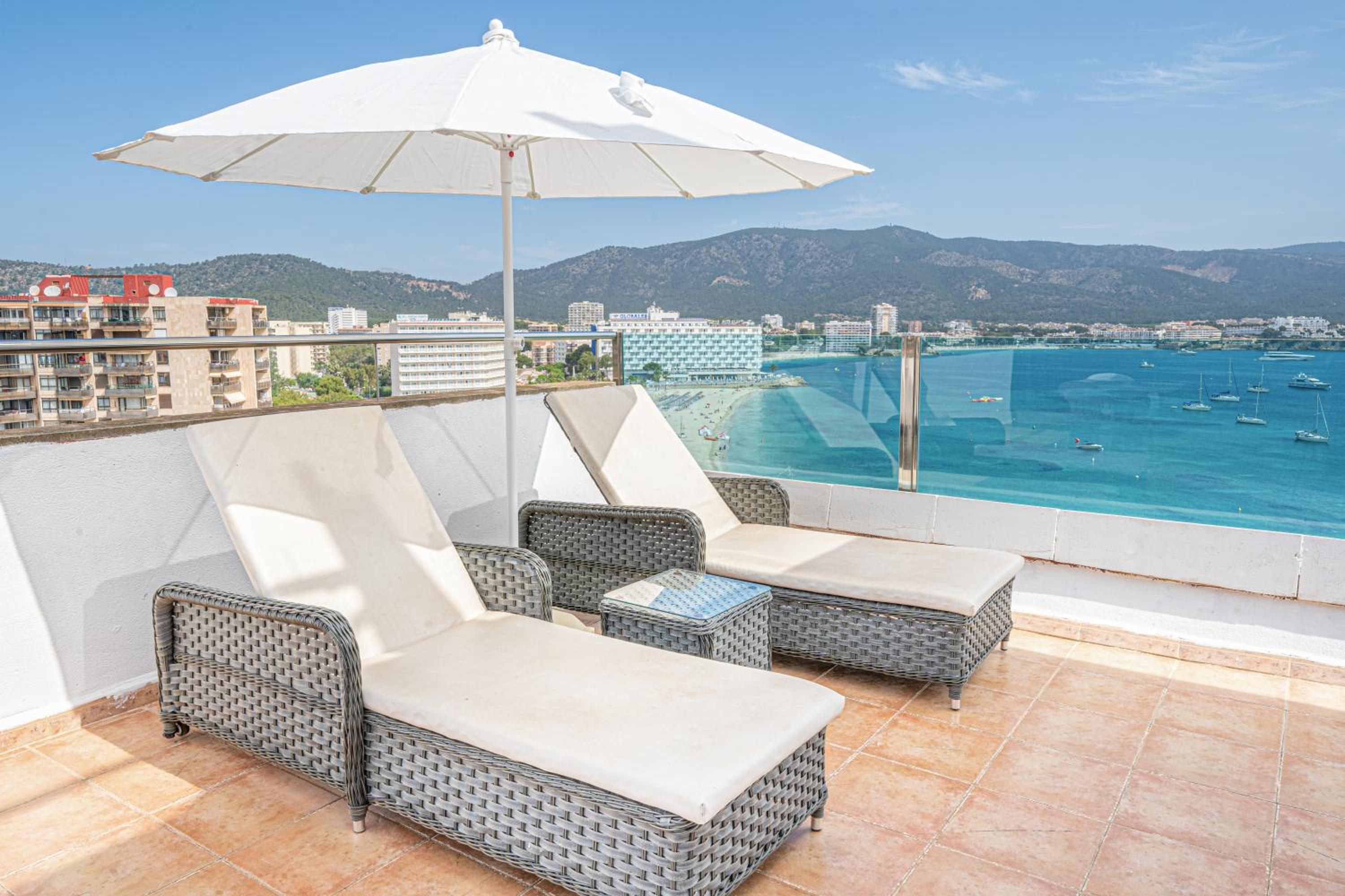 Sky Room with Terrace and Sea View thumbnail 6
