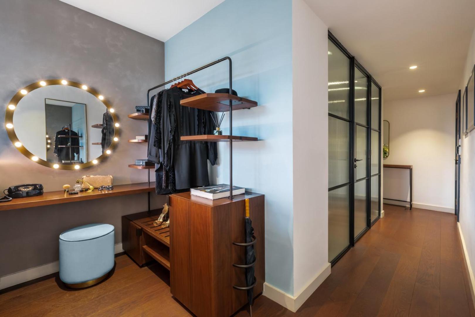 Premium Queen Room with City View