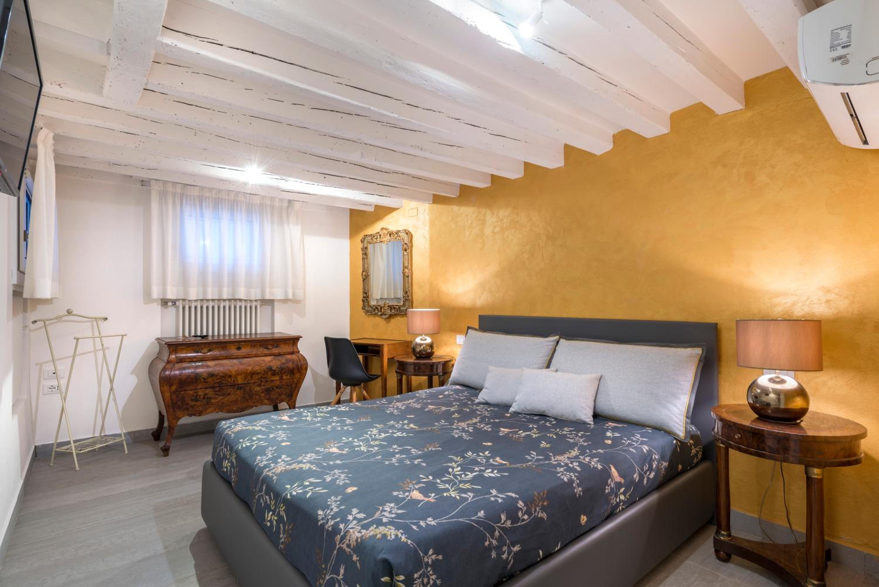Double Room with Private Bathroom photo 1