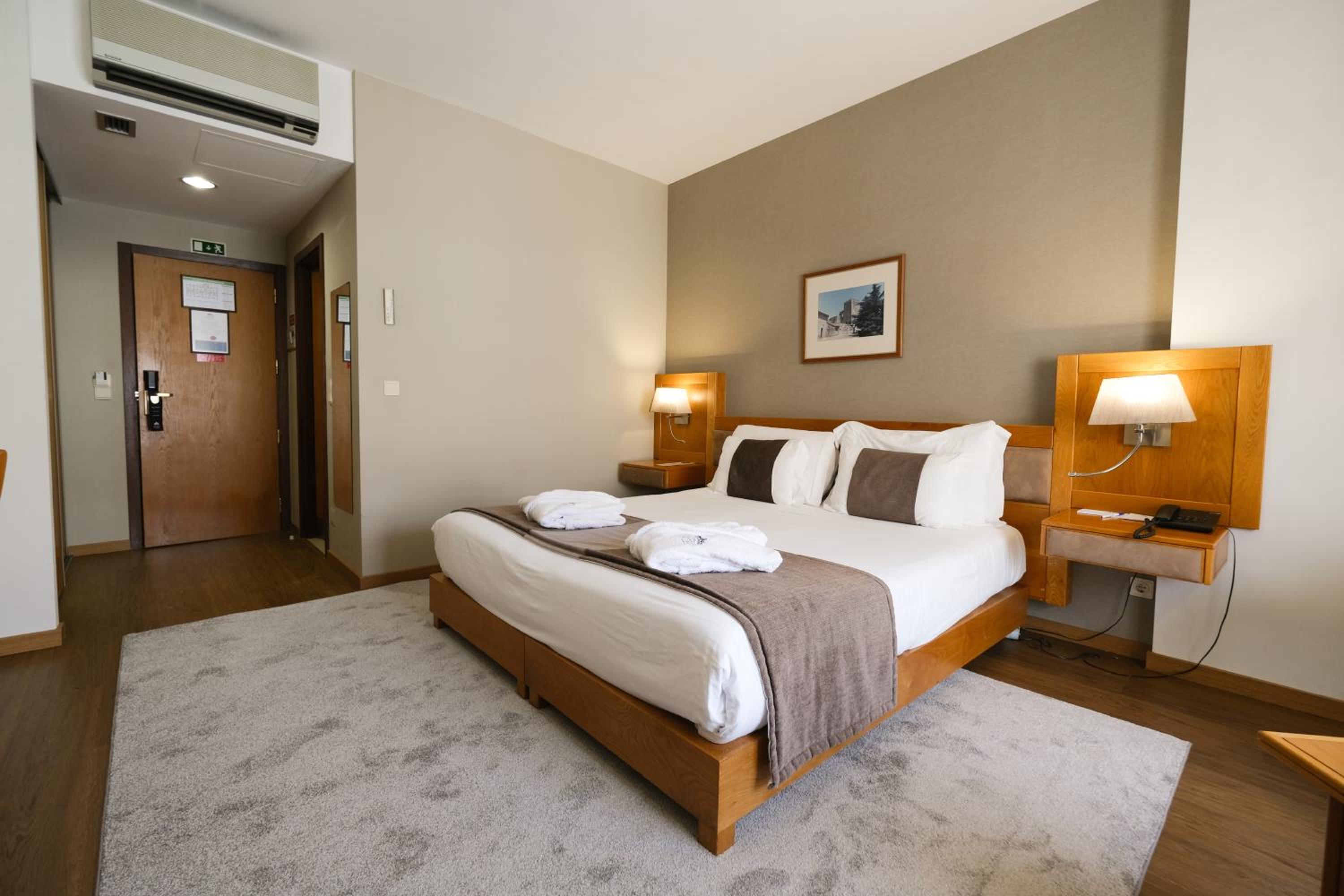 Superior King or Twin Room - Photo 11