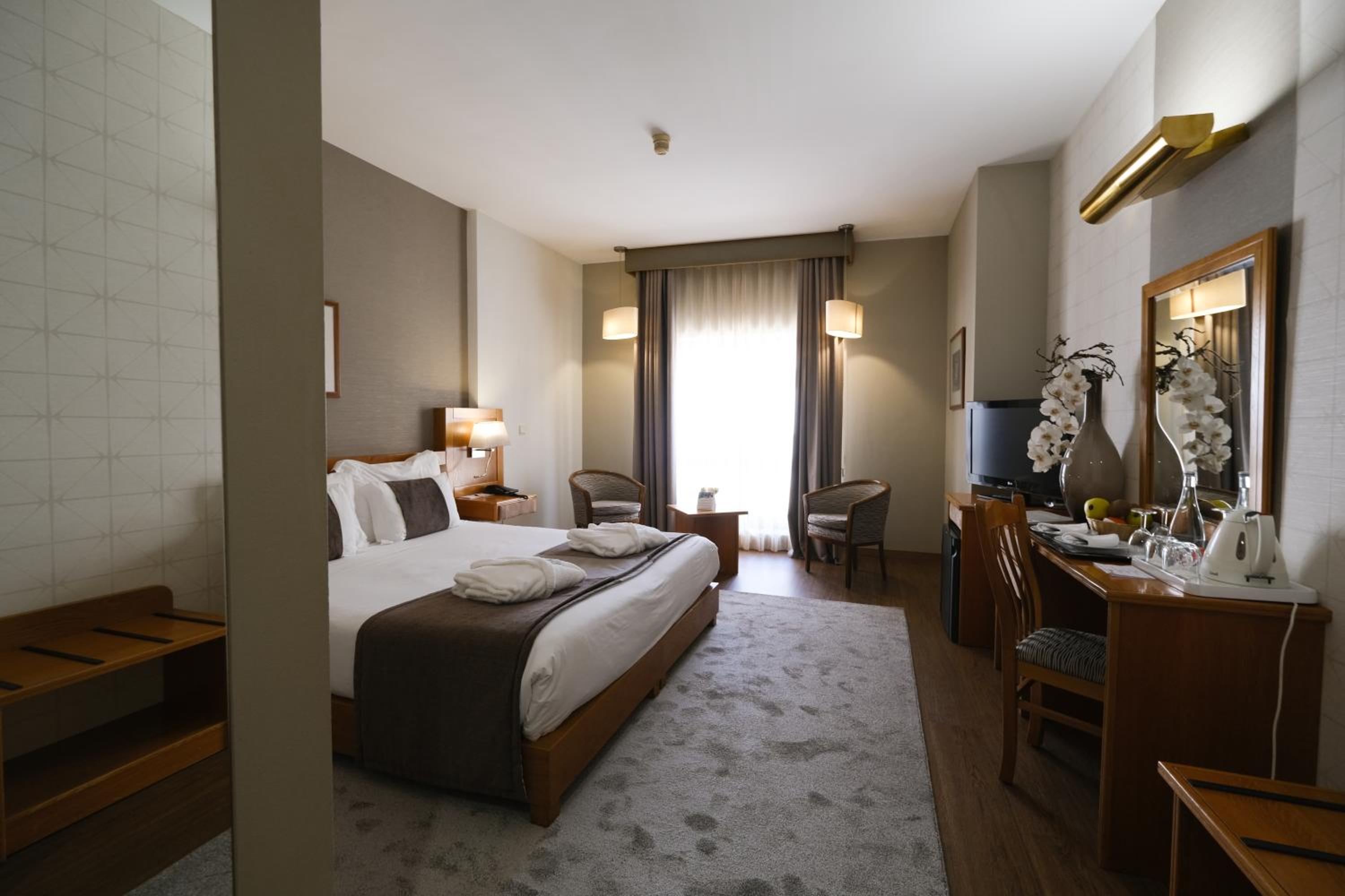 Superior King or Twin Room - Photo 12