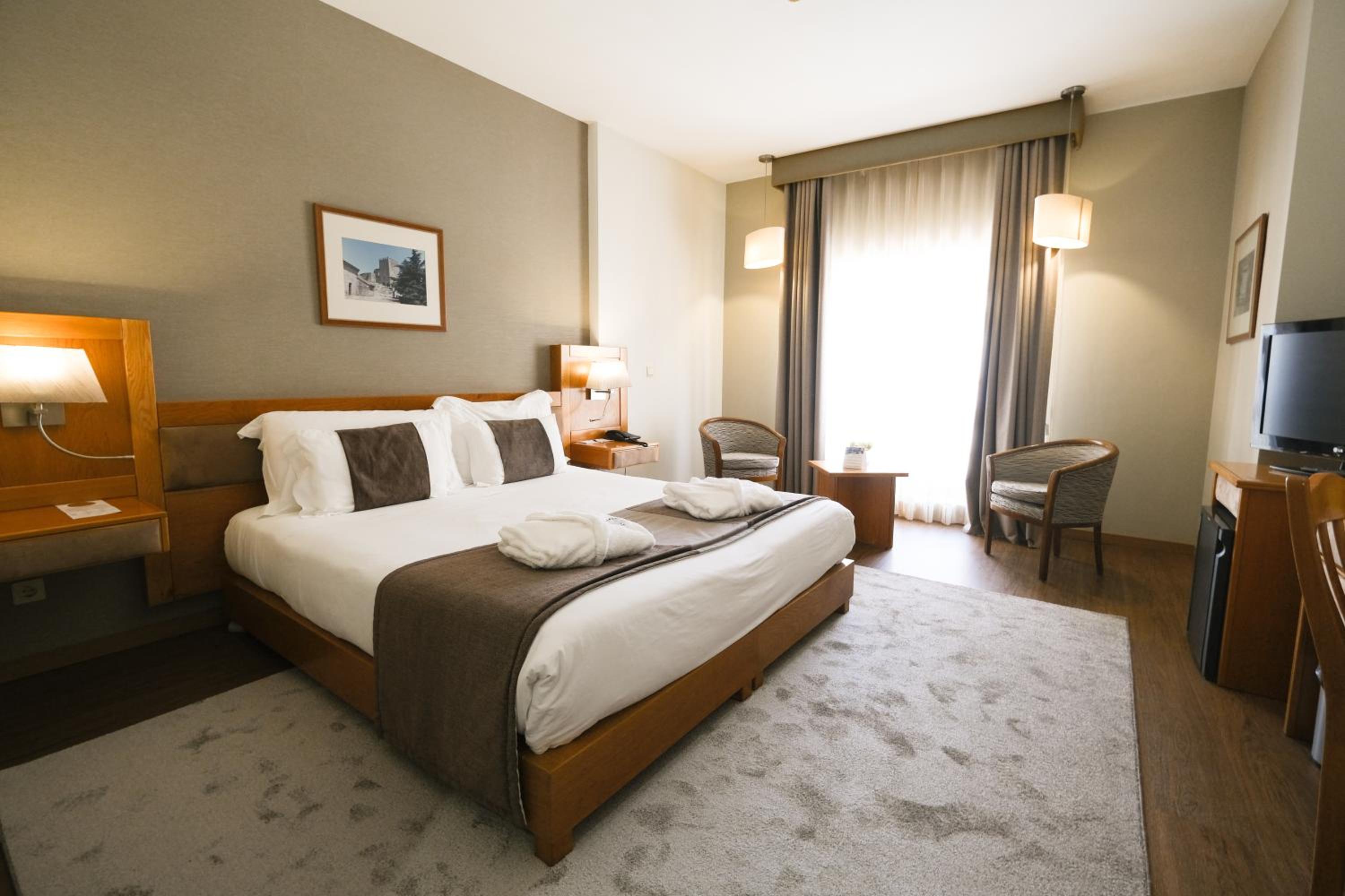 Superior King or Twin Room - Photo 14