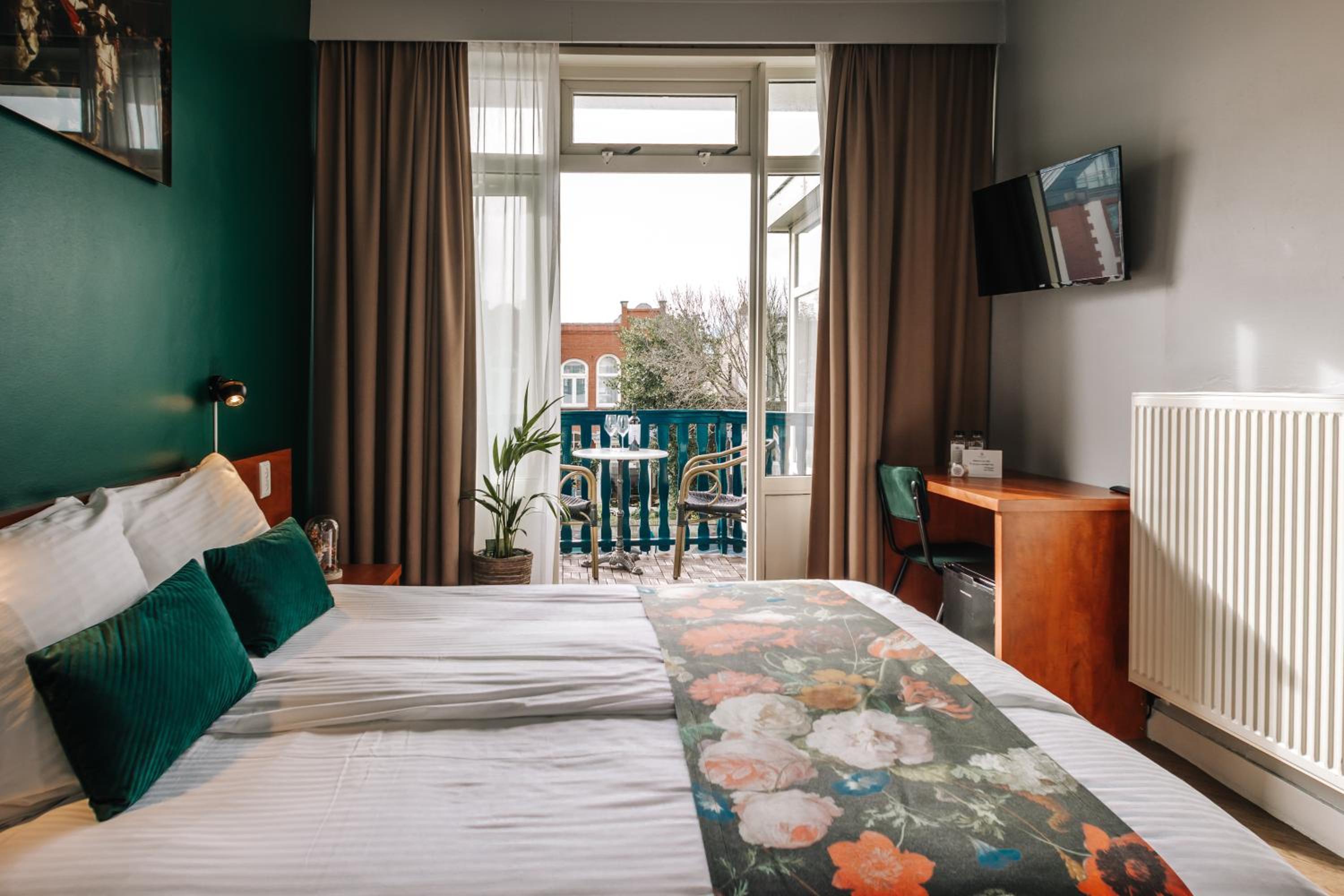 Double or Twin Room with Balcony, photo 7