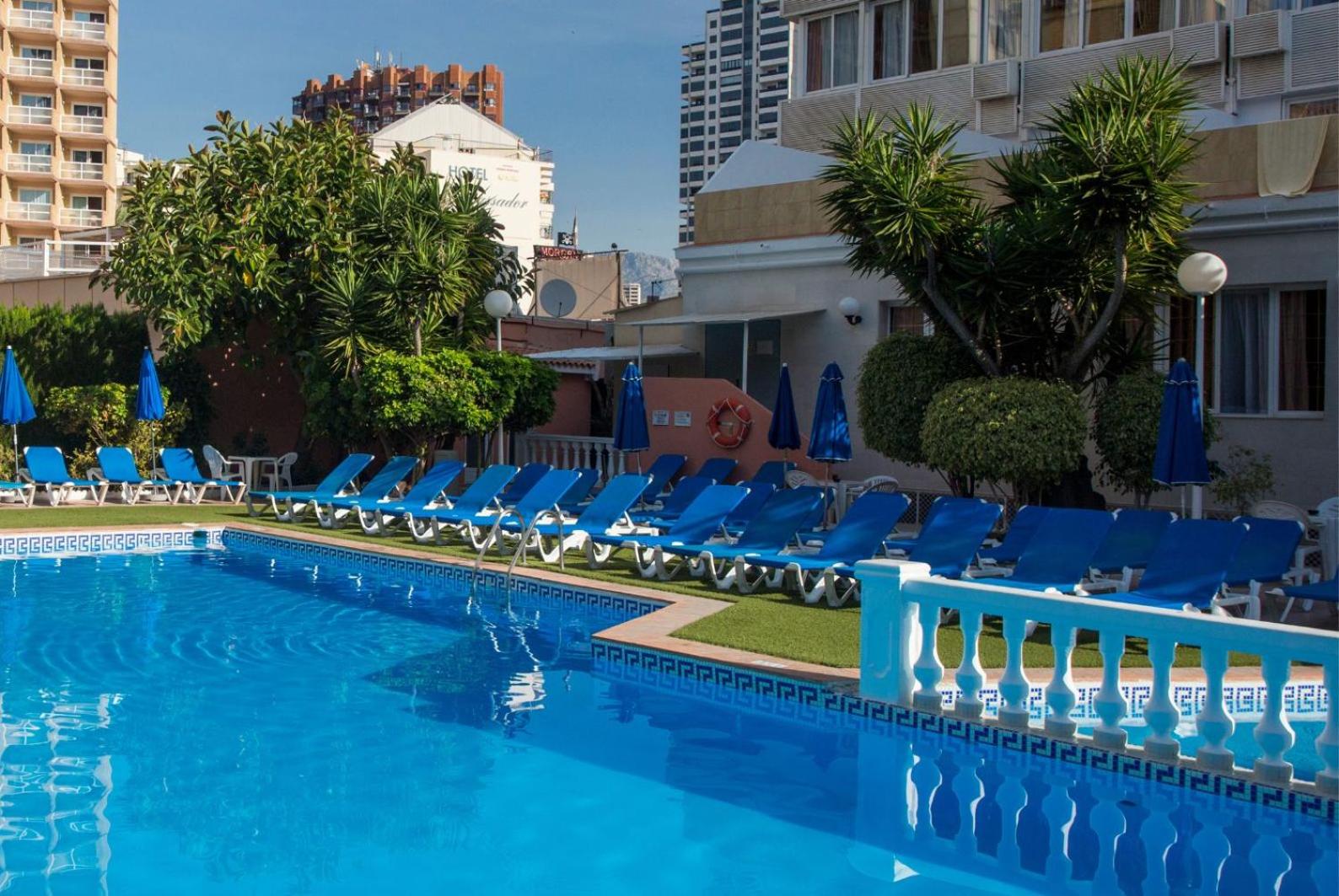 Habitación Doble con Vista a la Piscina
