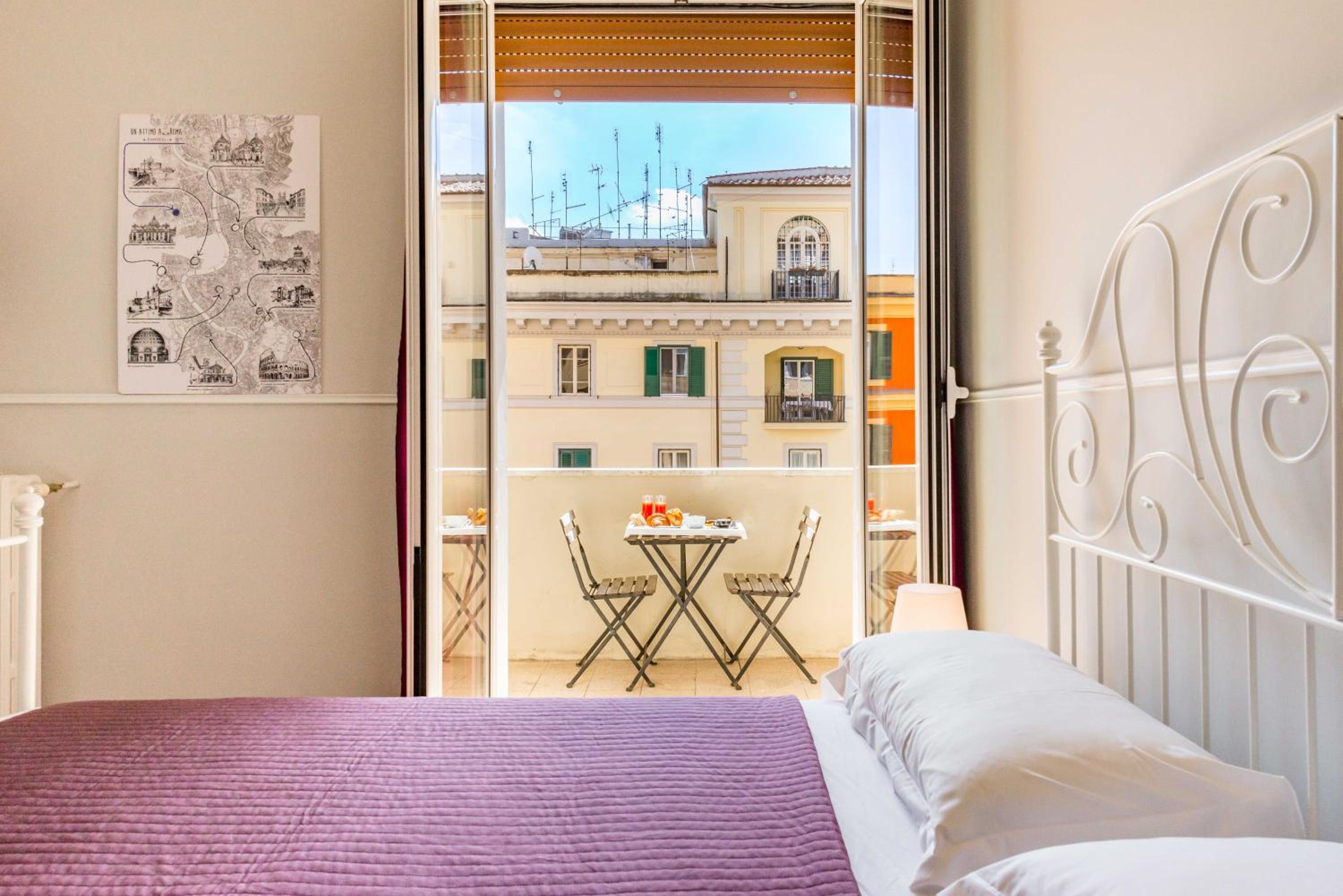 Deluxe Double Room with Balcony photo 1