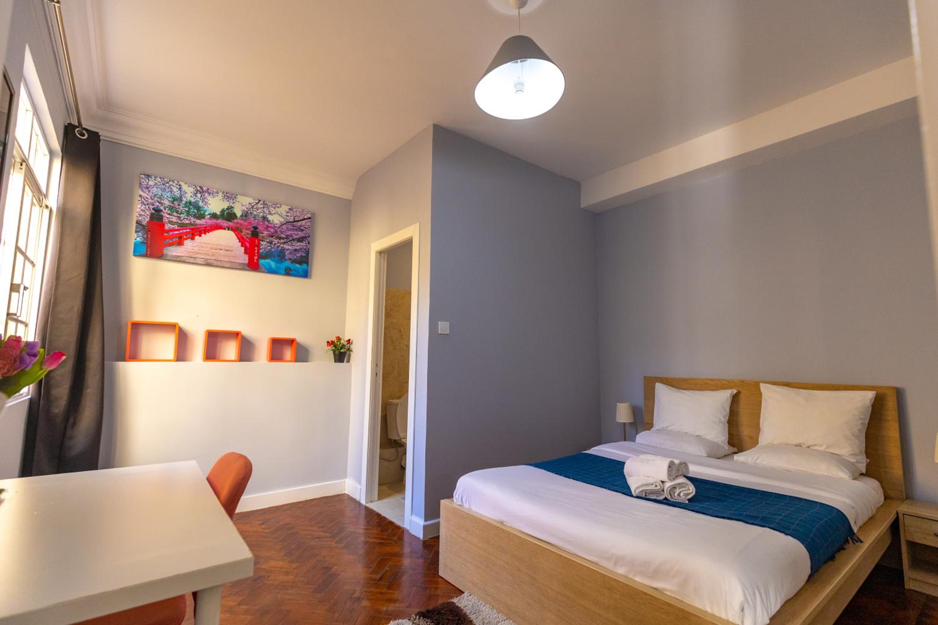 Double Room with Private Bathroom - Photo 9