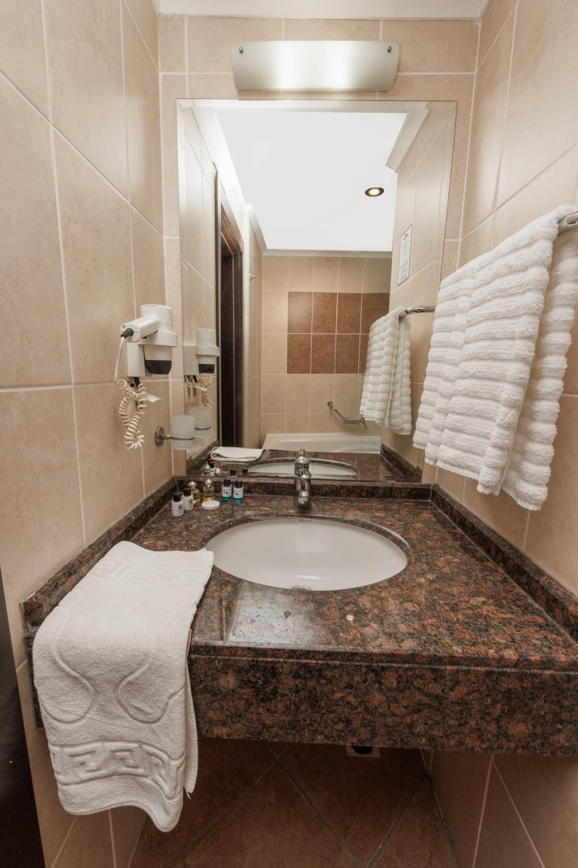 Standard Triple Room photo 2
