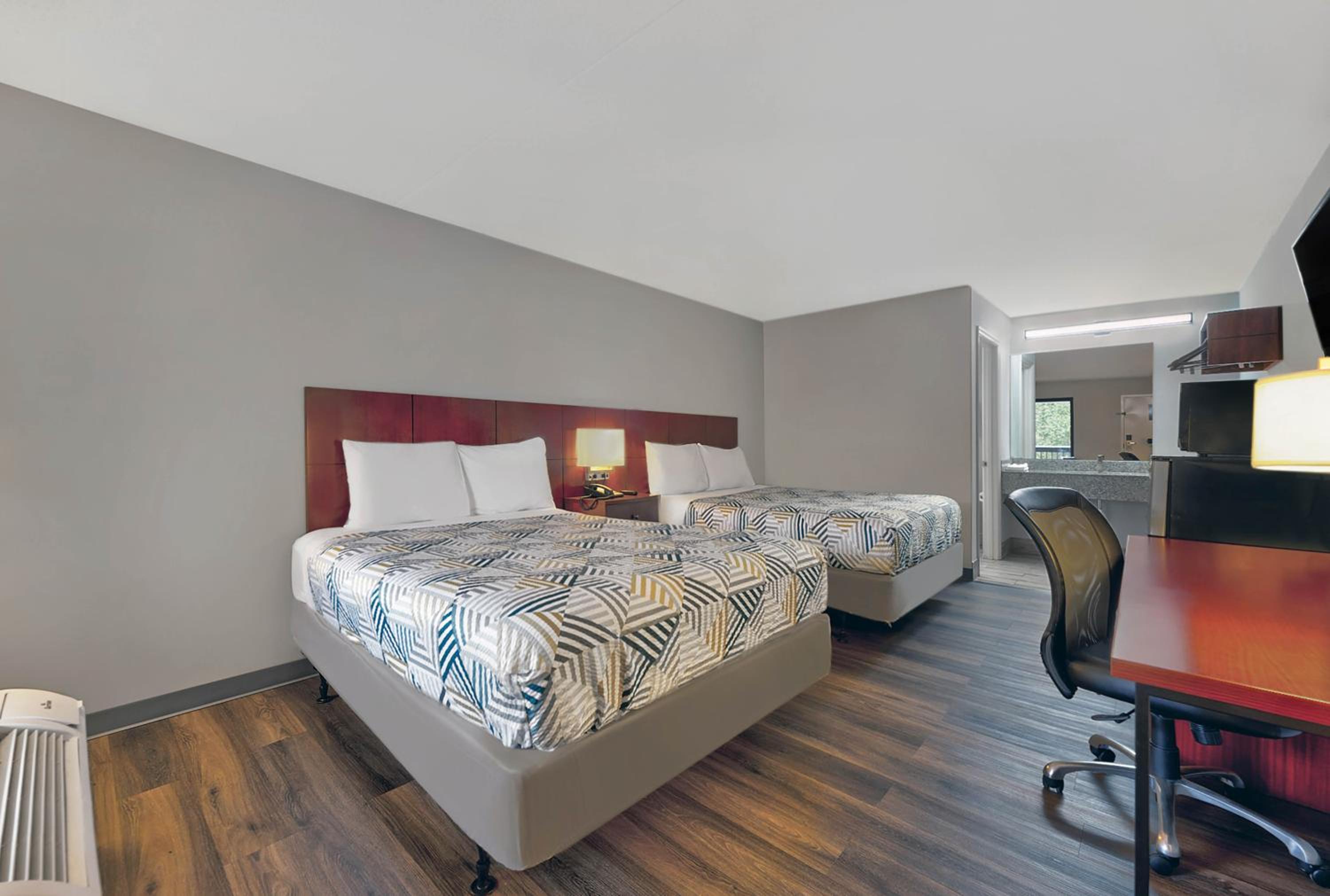 Queen Room with Two Queen Beds - Non-Smoking - Photo 1