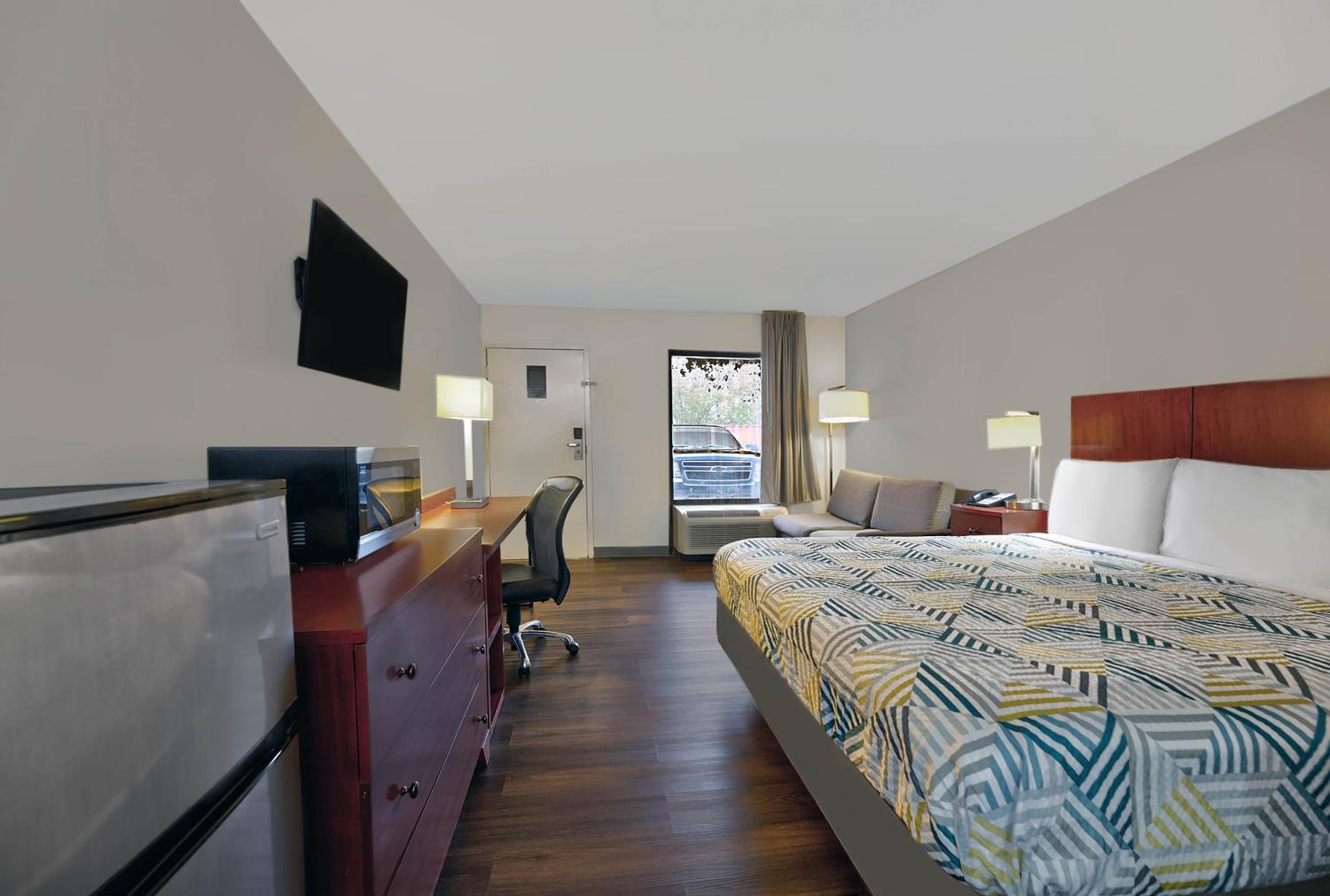 King Room - Disability Access - Non-Smoking - Photo 2