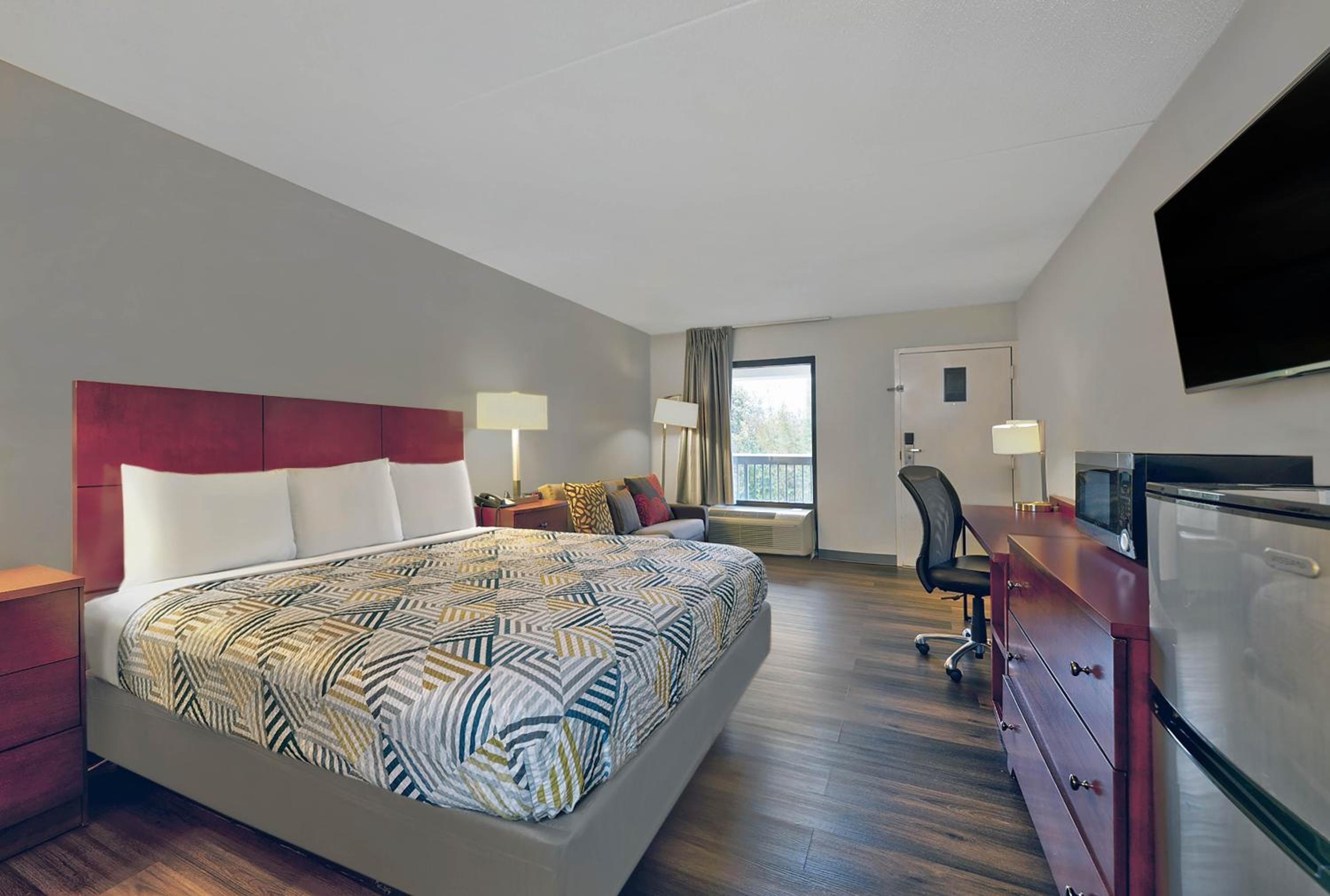 King Room - Disability Access - Non-Smoking - Photo 3