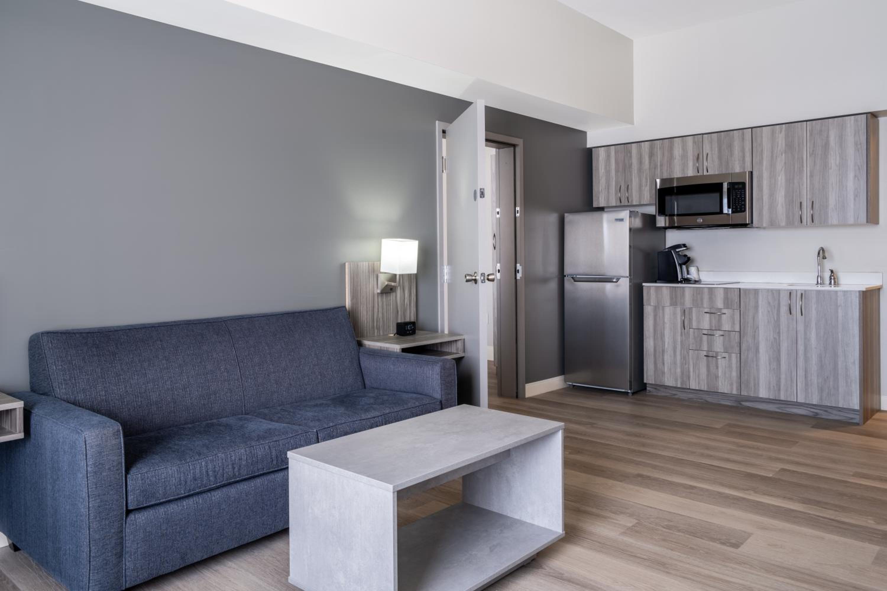 One-Bedroom King Suite - Non-Smoking - Photo 2