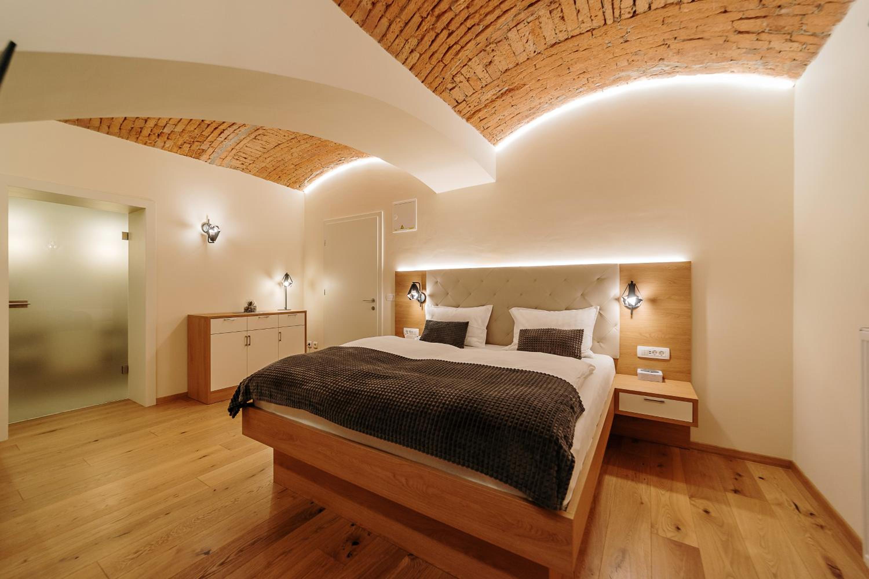 Queen Room - Basement - Photo 25
