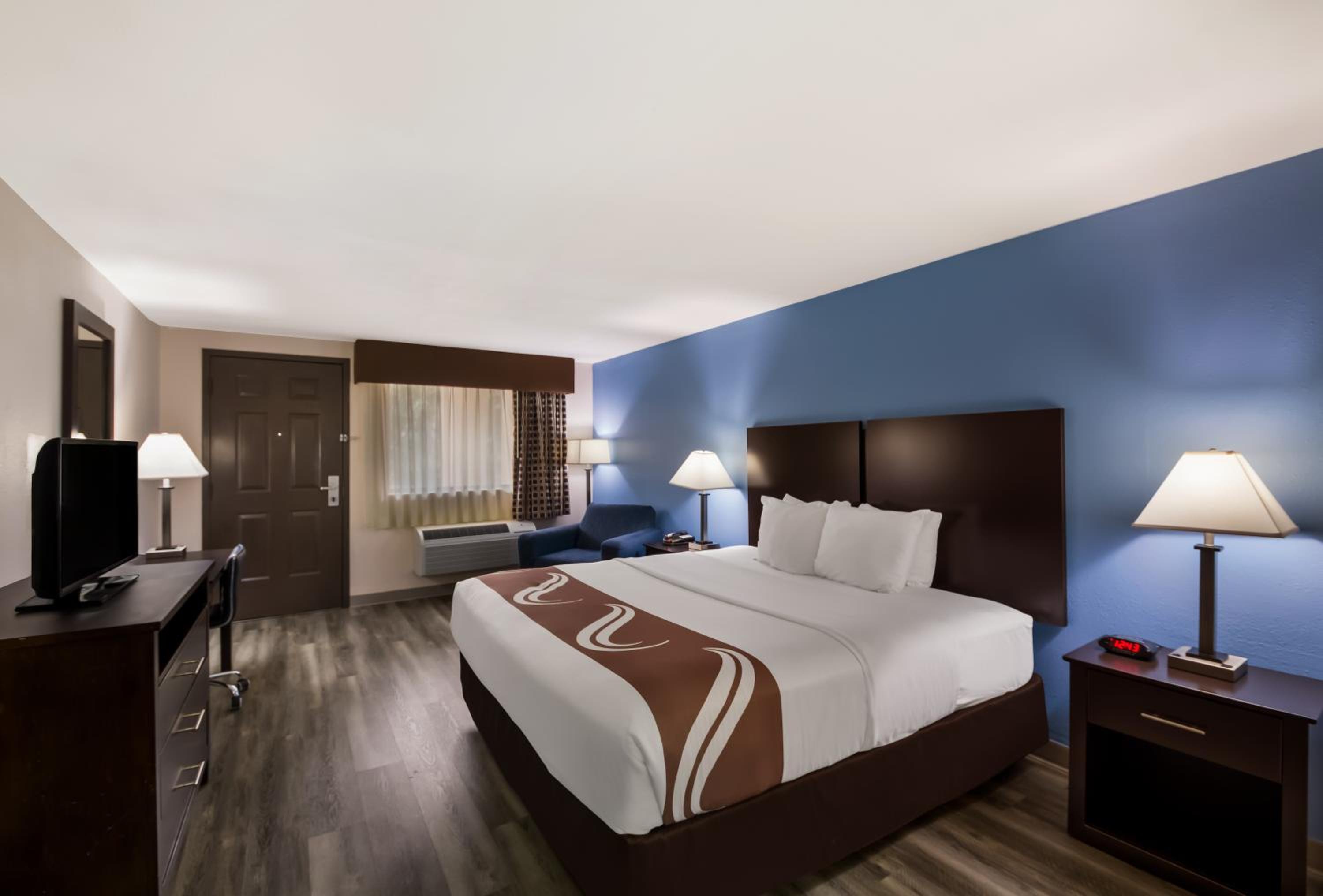 King Room - Non-Smoking - Photo 3