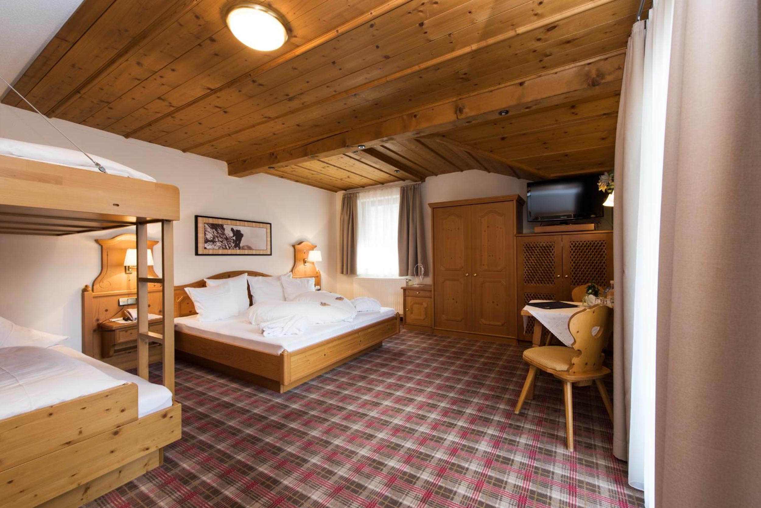 Classic Quadruple Room - Photo 4