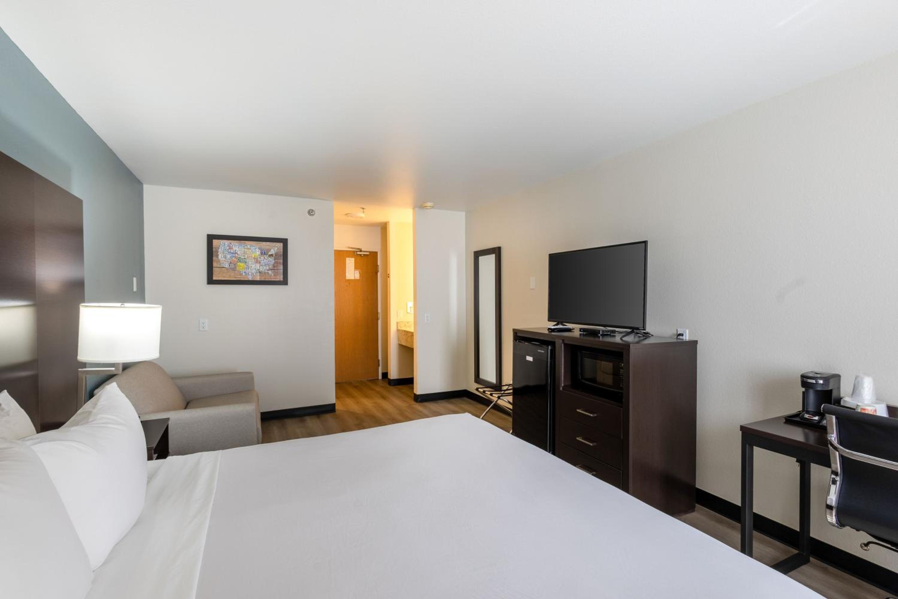 King Room - Non-Smoking photo 3