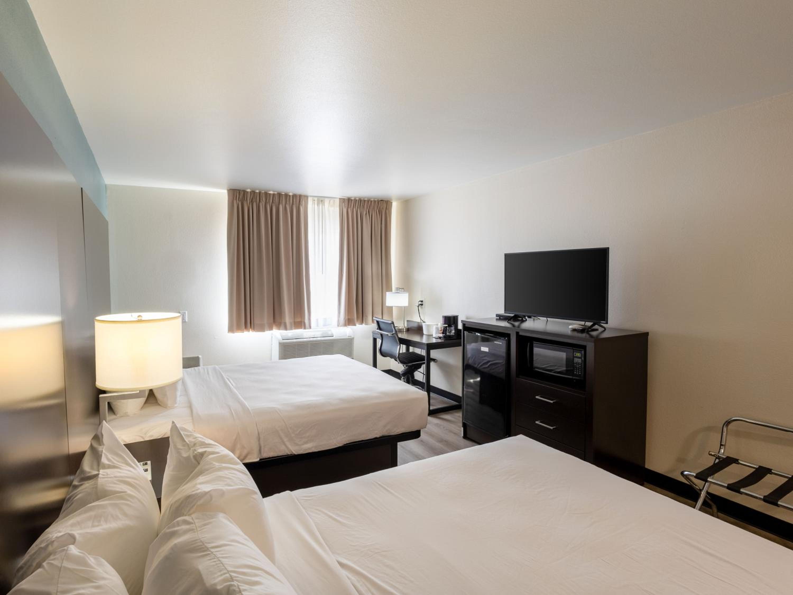 Queen Room with Two Queen Beds - Non-Smoking