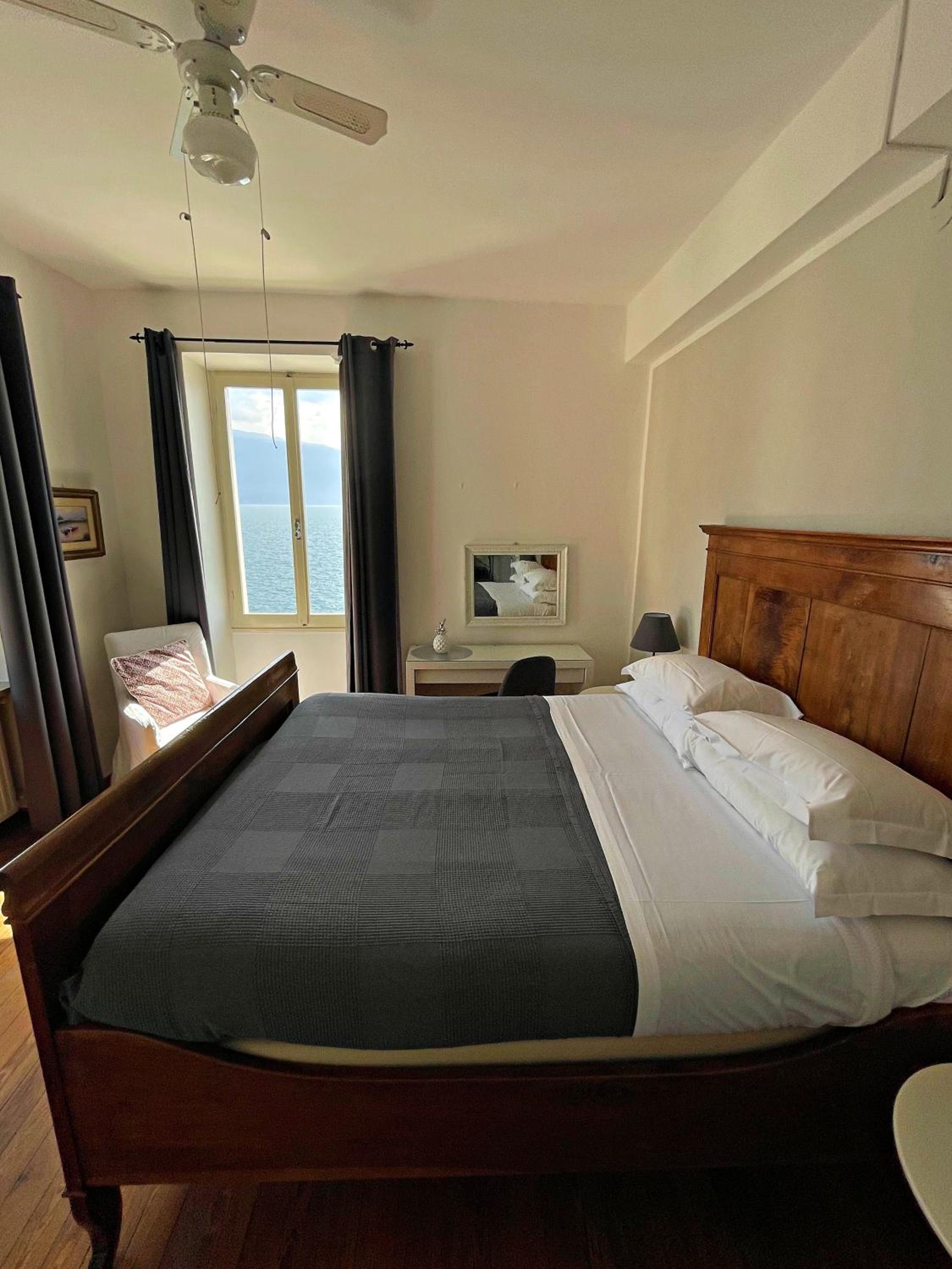 Double Room with Lake View photo 3