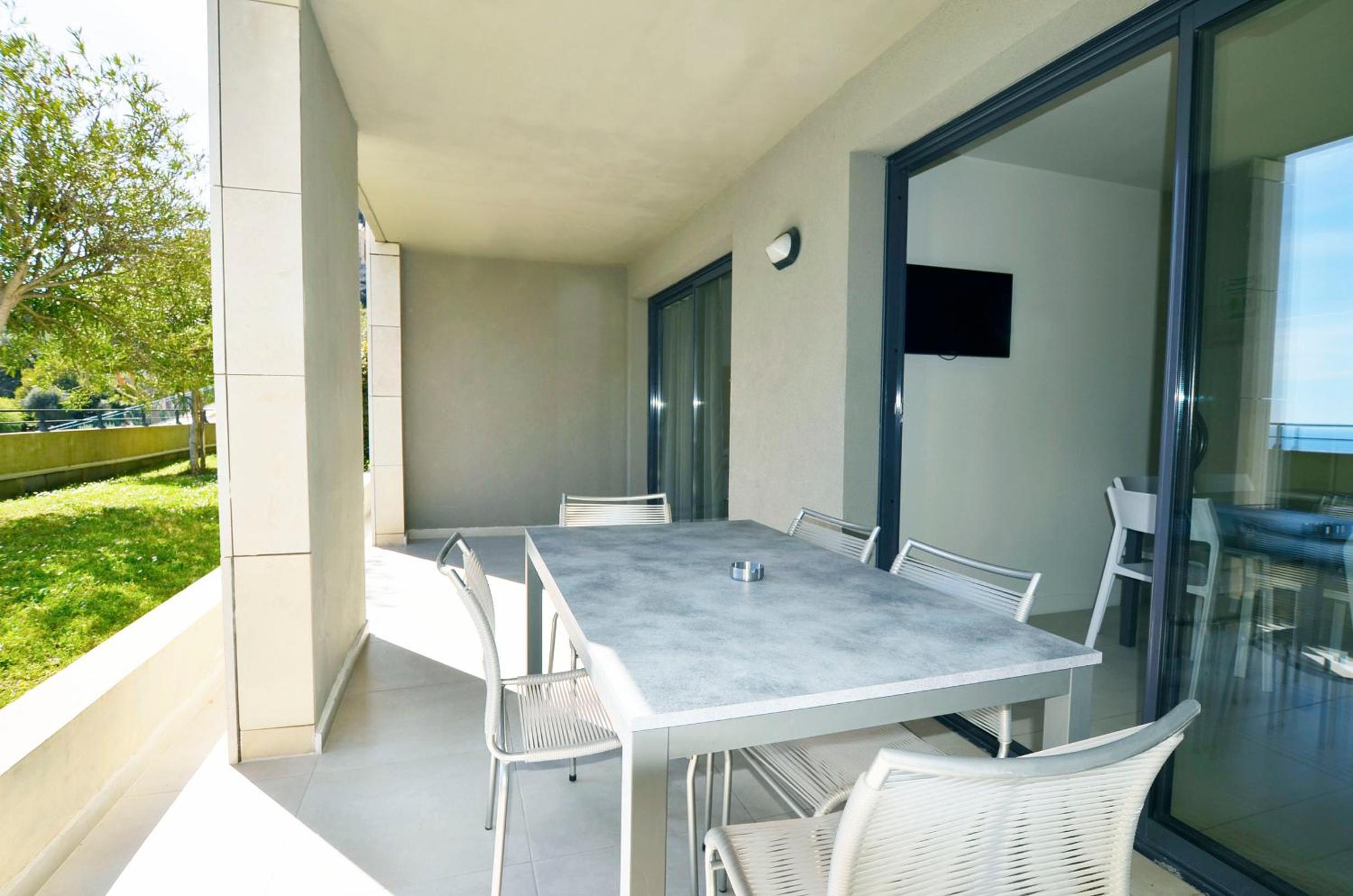 Superior Suite with Garden View