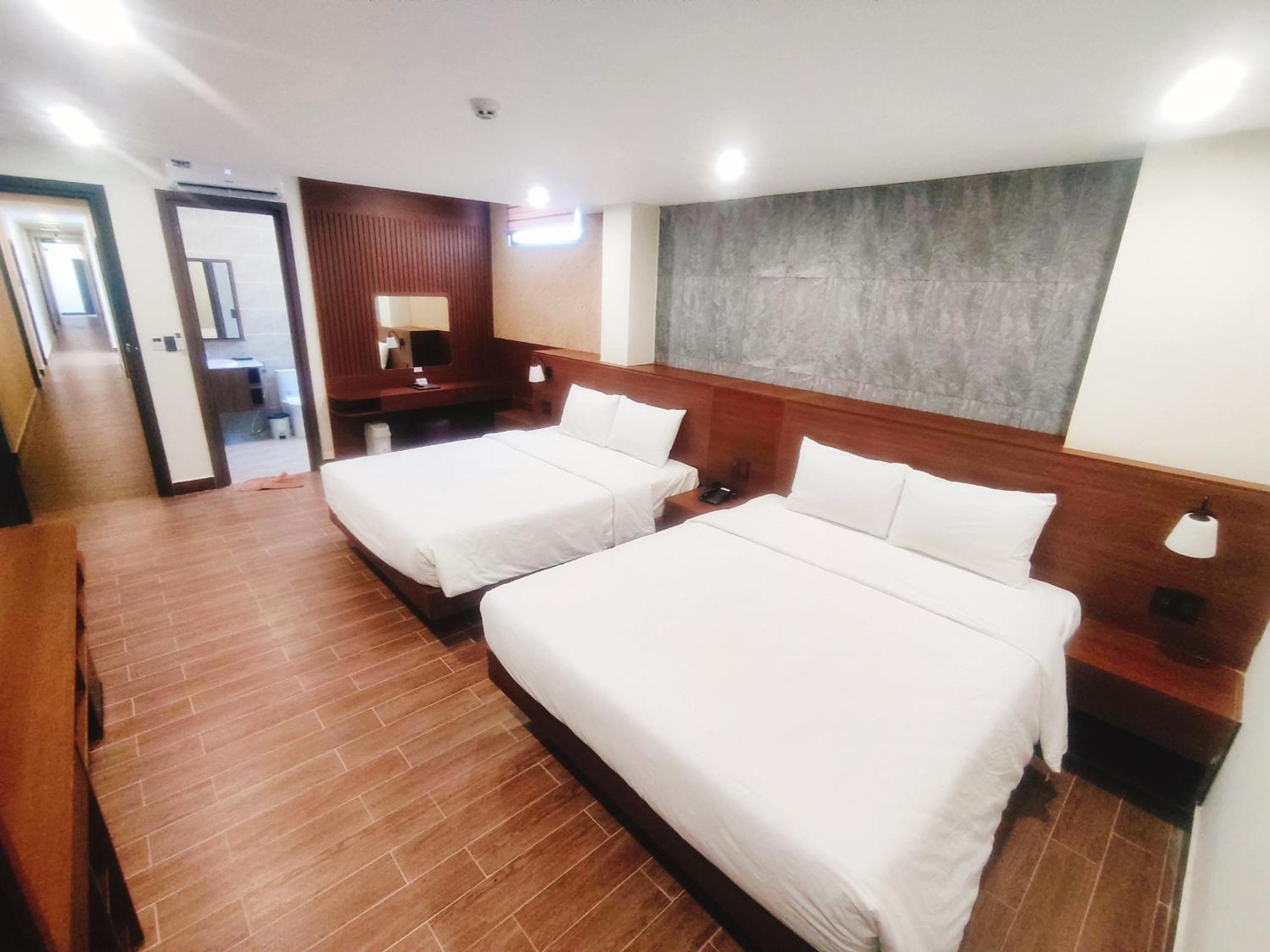 Standard Family Room - Photo 5