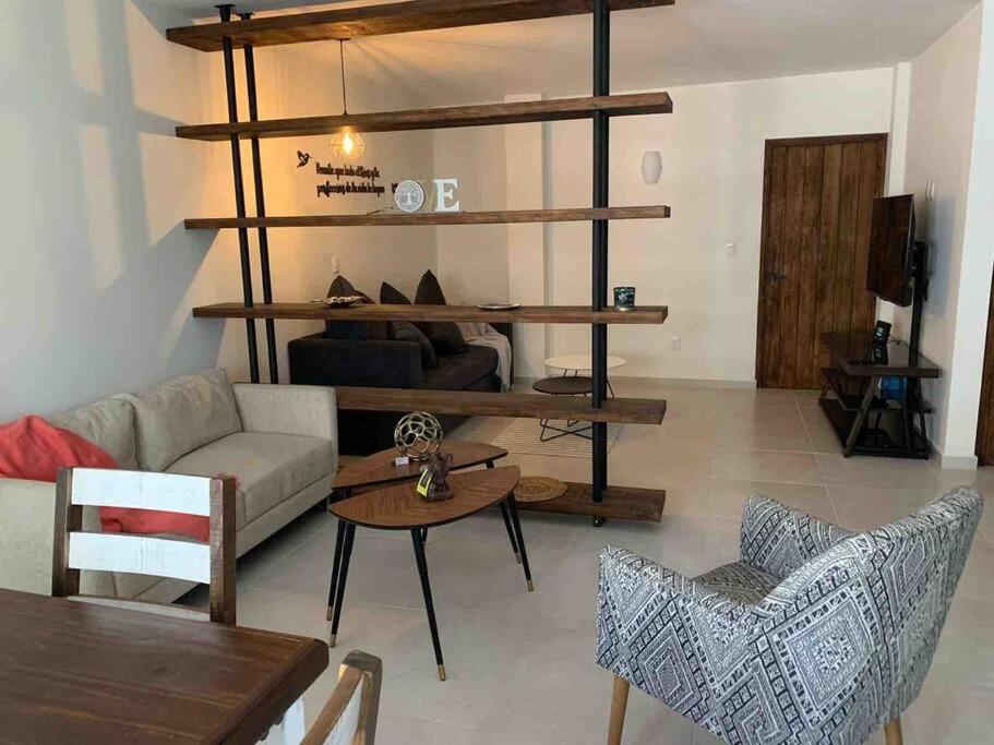 One-Bedroom Apartment photo 2