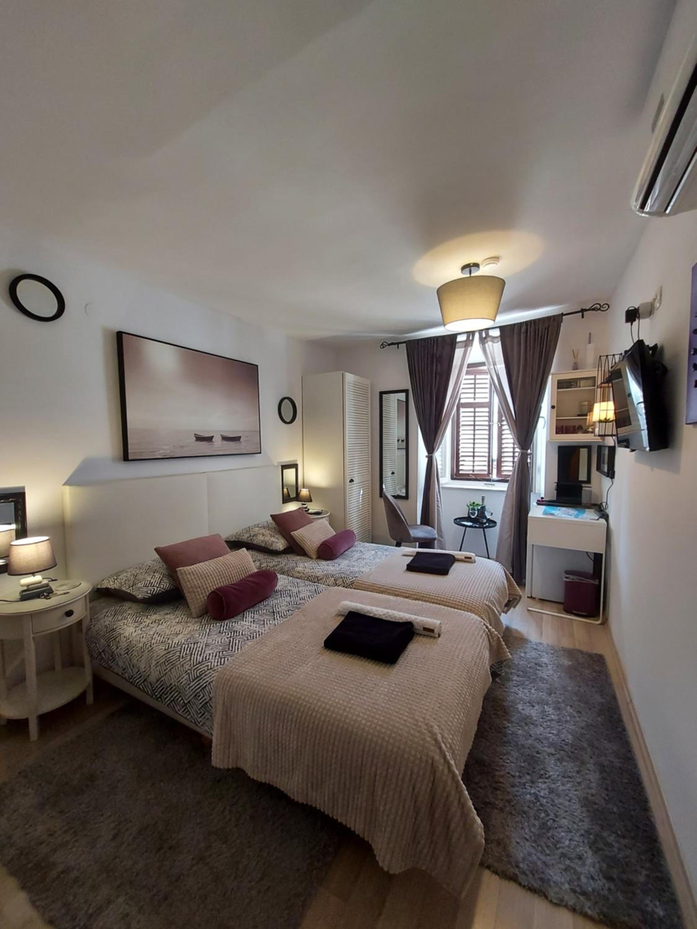 Double or Twin Room with City View - Photo 1
