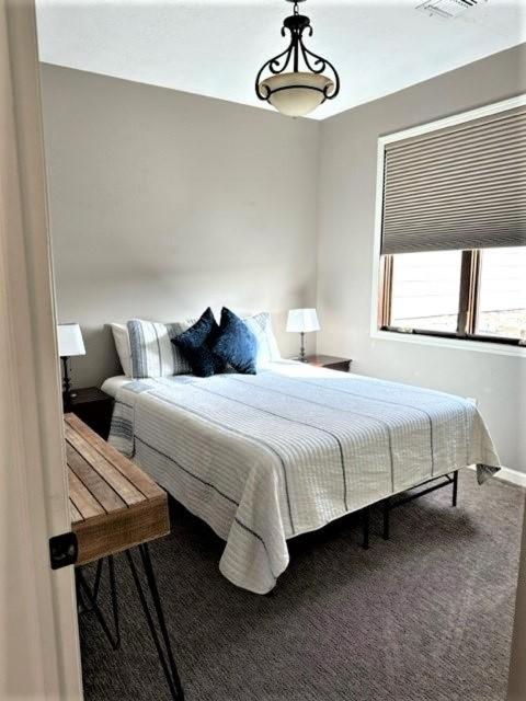 Three-Bedroom Apartment photo 2