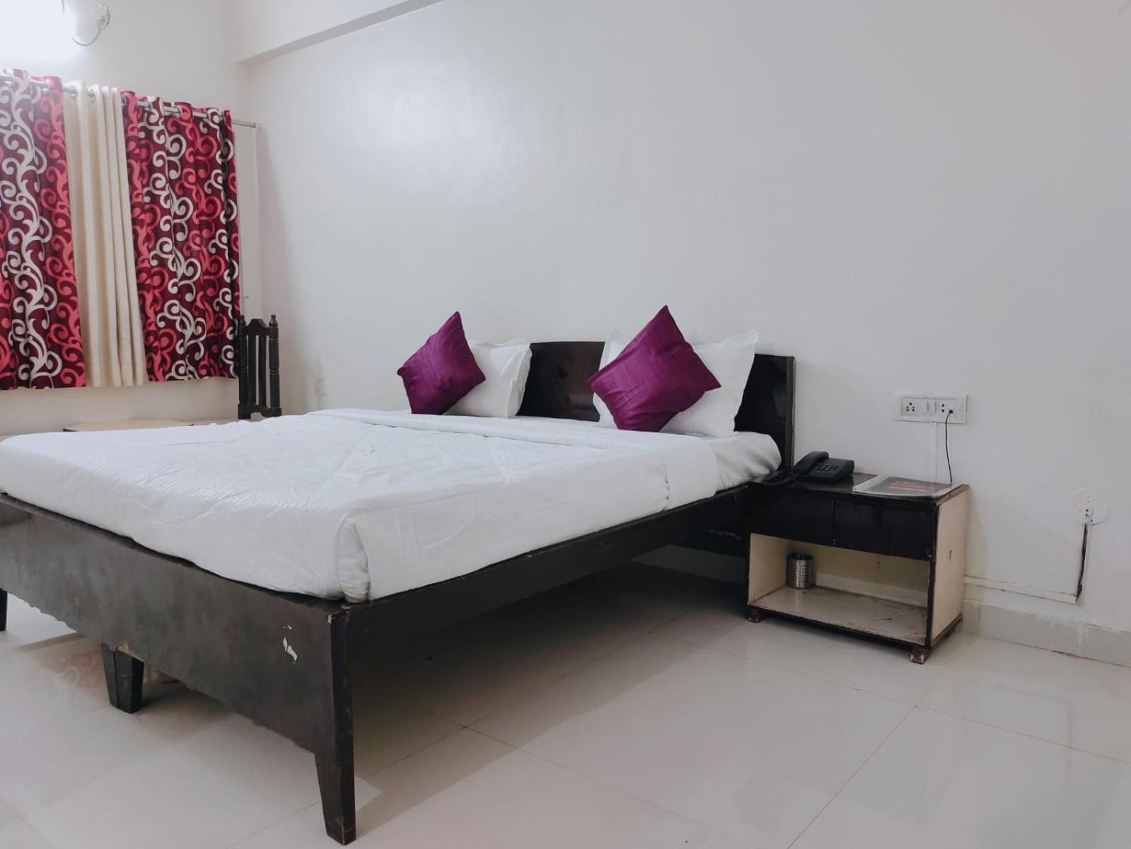 Deluxe Double Room with Balcony photo 3