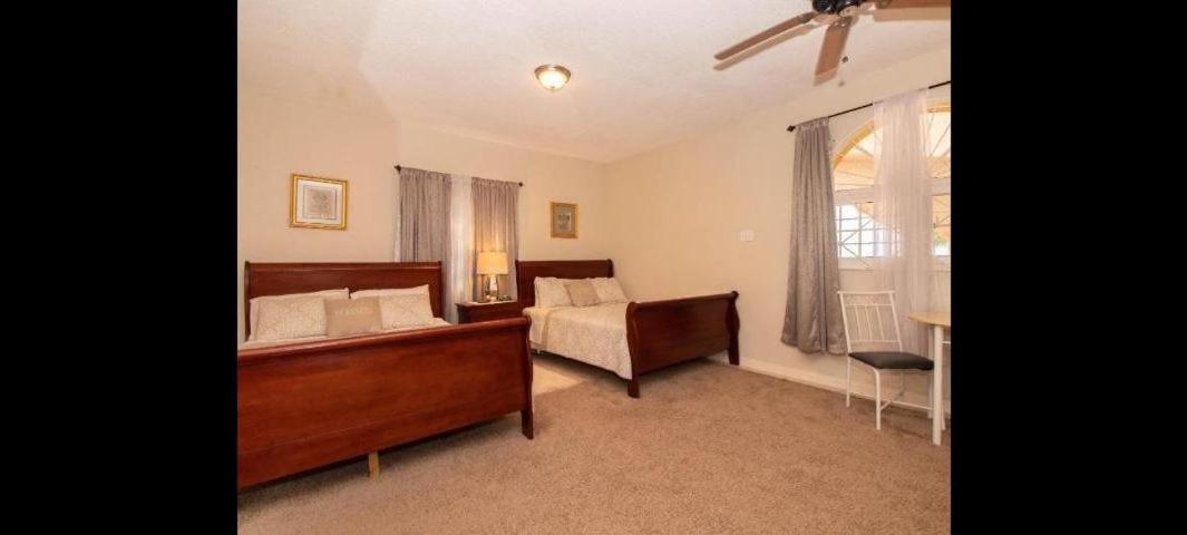 Deluxe Double Room (2 Adults + 1 Child)
